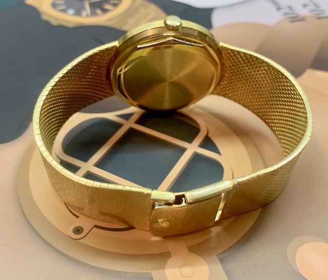 Patek Philippe Calatrava in 18k Yellow gold on an 18 K PP integrated bracelet, Champagne dial Ref. 3445/6 Serial # 324.831 Ca. 1968 Archive Extract, 6 month EWG Warranty . - Image 5