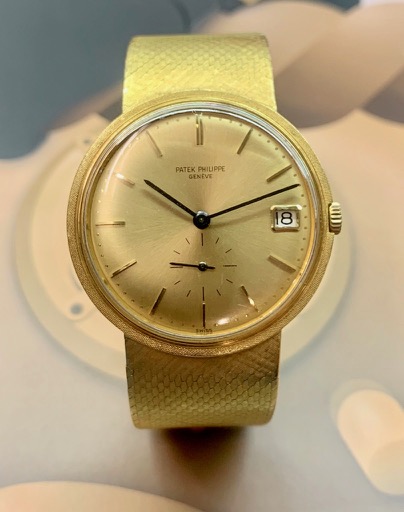 Patek Philippe Calatrava in 18k Yellow gold on an 18 K PP integrated bracelet, Champagne dial Ref. 3445/6 Serial # 324.831 Ca. 1968 Archive Extract, 6 month EWG Warranty . - Image 3