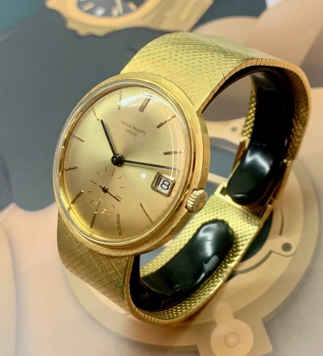 Patek Philippe Calatrava in 18k Yellow gold on an 18 K PP integrated bracelet, Champagne dial Ref. 3445/6 Serial # 324.831 Ca. 1968 Archive Extract, 6 month EWG Warranty . - Image 2