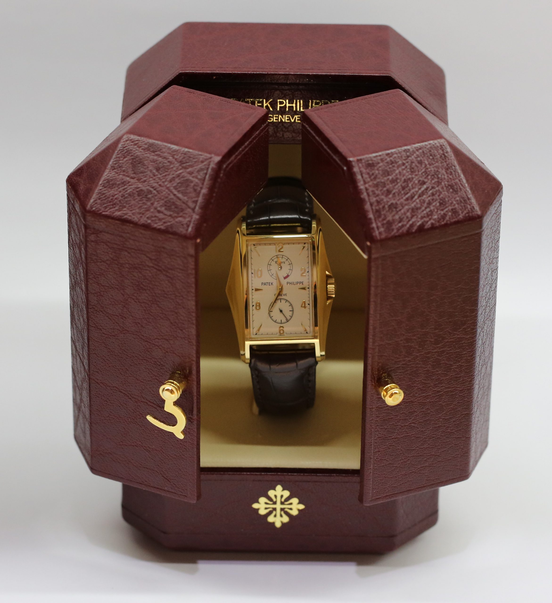 Patek Philippe Mantaray Ref 5100J-001 10 day power reserve Manual Winding in 18ct Yellow Gold limited to 1,500 pieces in yellow gold. Full set. A very special timepiece launched to welcome the millennium in the year 2000. - Image 8