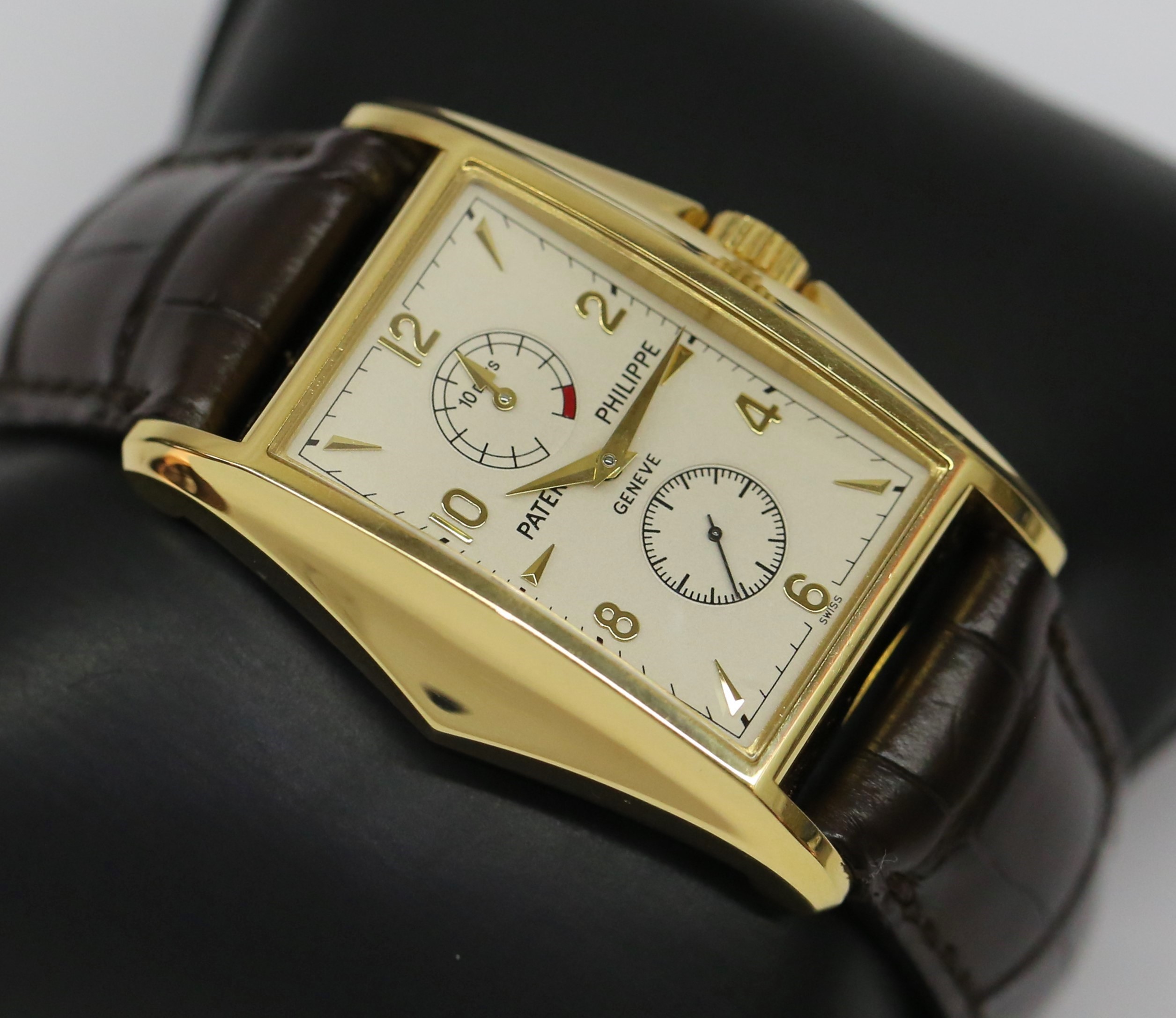 Patek Philippe Mantaray Ref 5100J-001 10 day power reserve Manual Winding in 18ct Yellow Gold limited to 1,500 pieces in yellow gold. Full set. A very special timepiece launched to welcome the millennium in the year 2000.