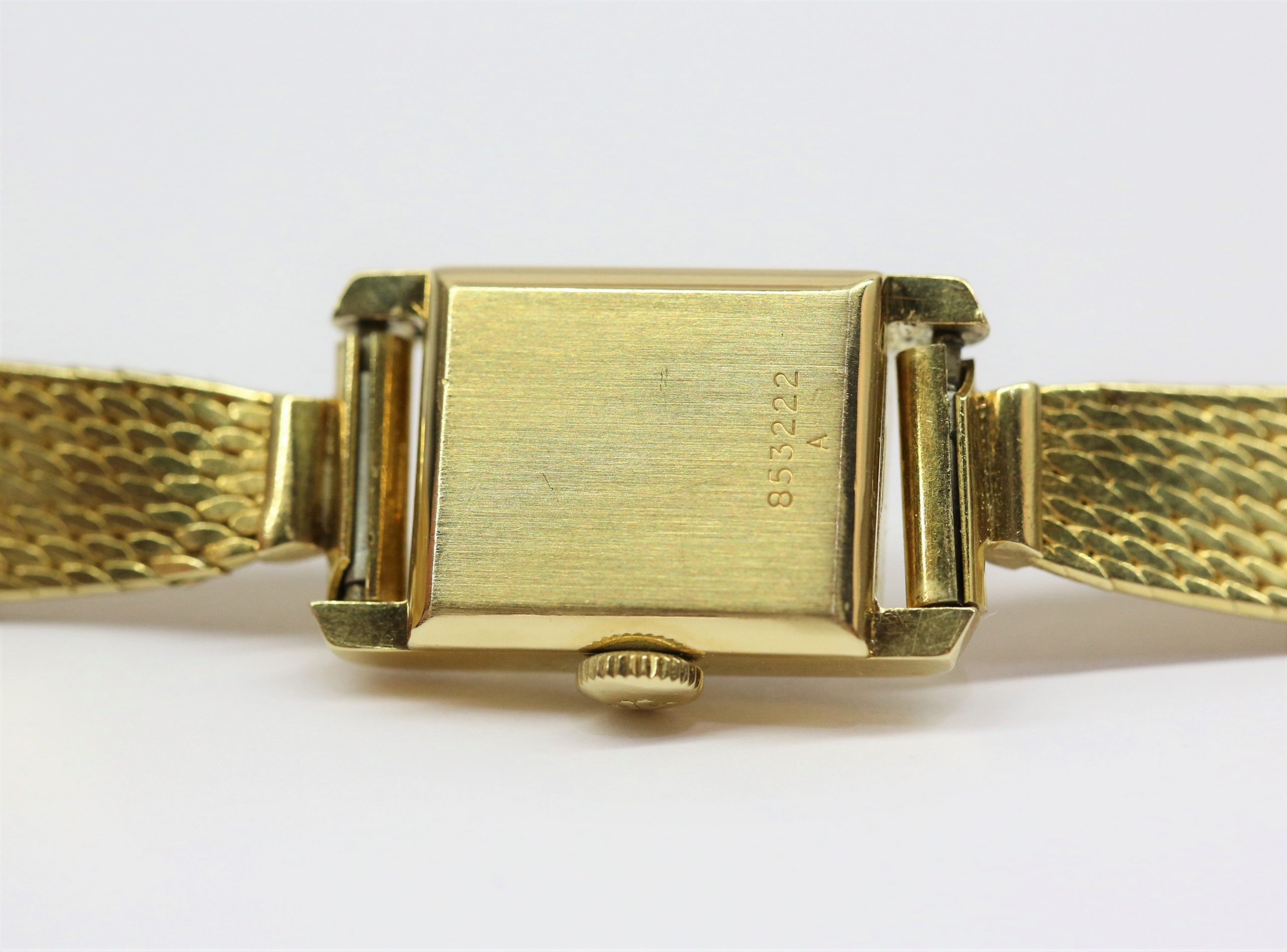 Jaeger LeCoultre Vintage ladies cocktail watch, Manual Winding, in 18ct Yellow Gold on bracelet, Silver index Dial - Image 4