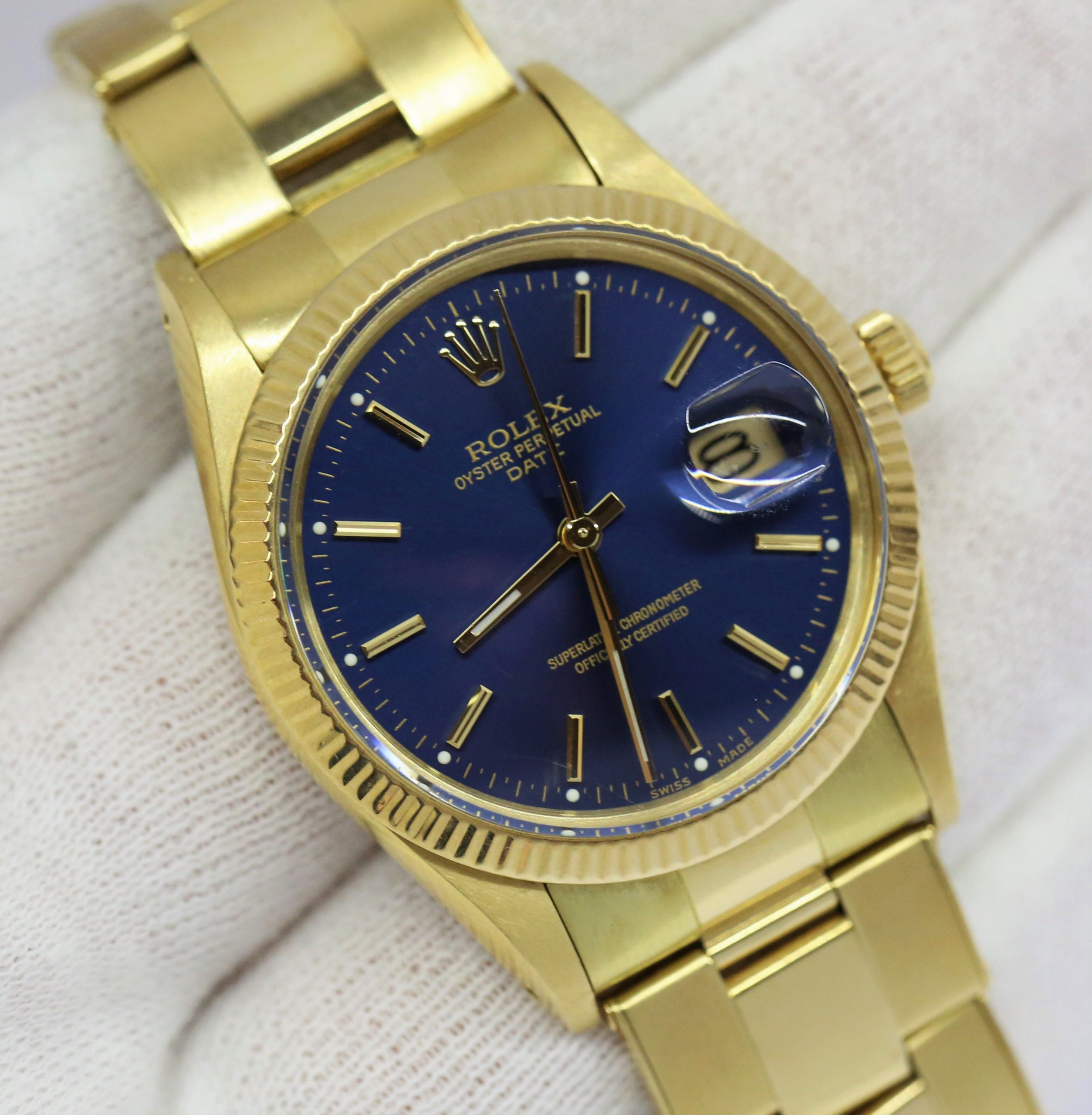 Rolex Oyster Perpetual Date in 14ct Yellow Gold with Blue index Dial 34mm on 14ct Yellow Gold Oyster Bracelet, Ca. 1981 Ref: 15037 - Image 3