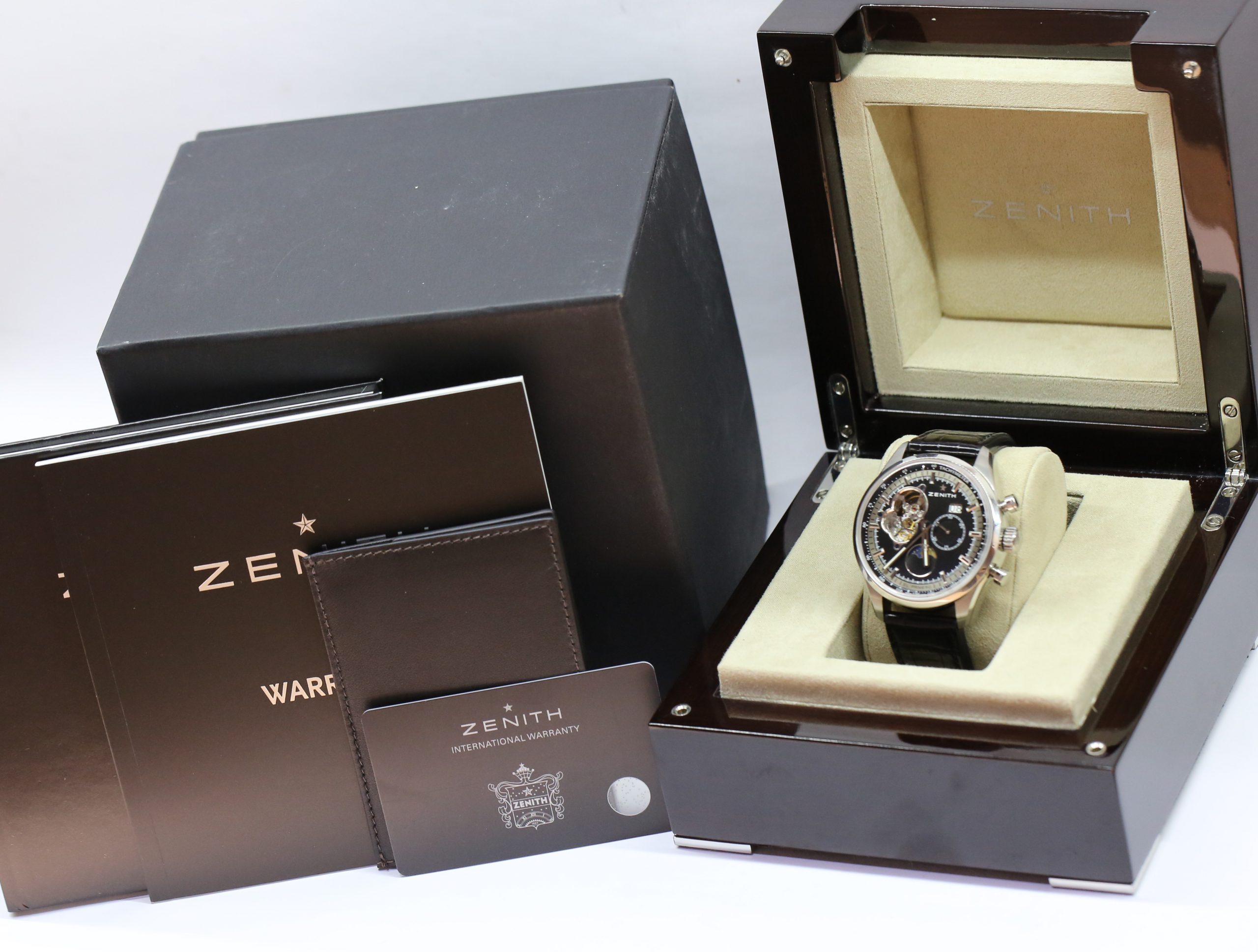 Zenith El Primero Chronomaster Date Sun Moon, Black open heart index Dial, Stainless steel on Black Alligator strap 45mm, Circa: 2014, Box & Papers - Image 6
