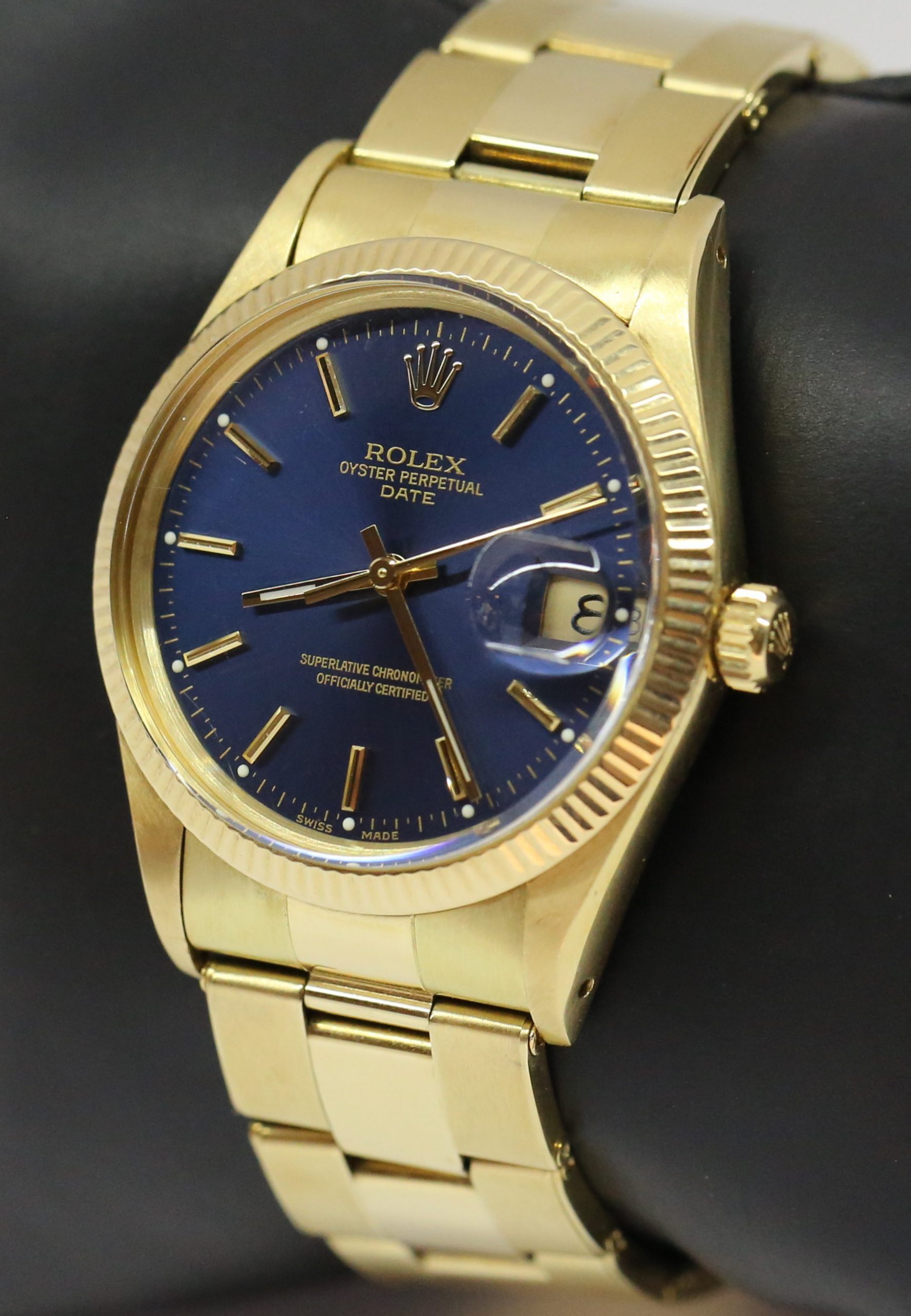 Rolex Oyster Perpetual Date in 14ct Yellow Gold with Blue index Dial 34mm on 14ct Yellow Gold Oyster Bracelet, Ca. 1981 Ref: 15037 - Image 2