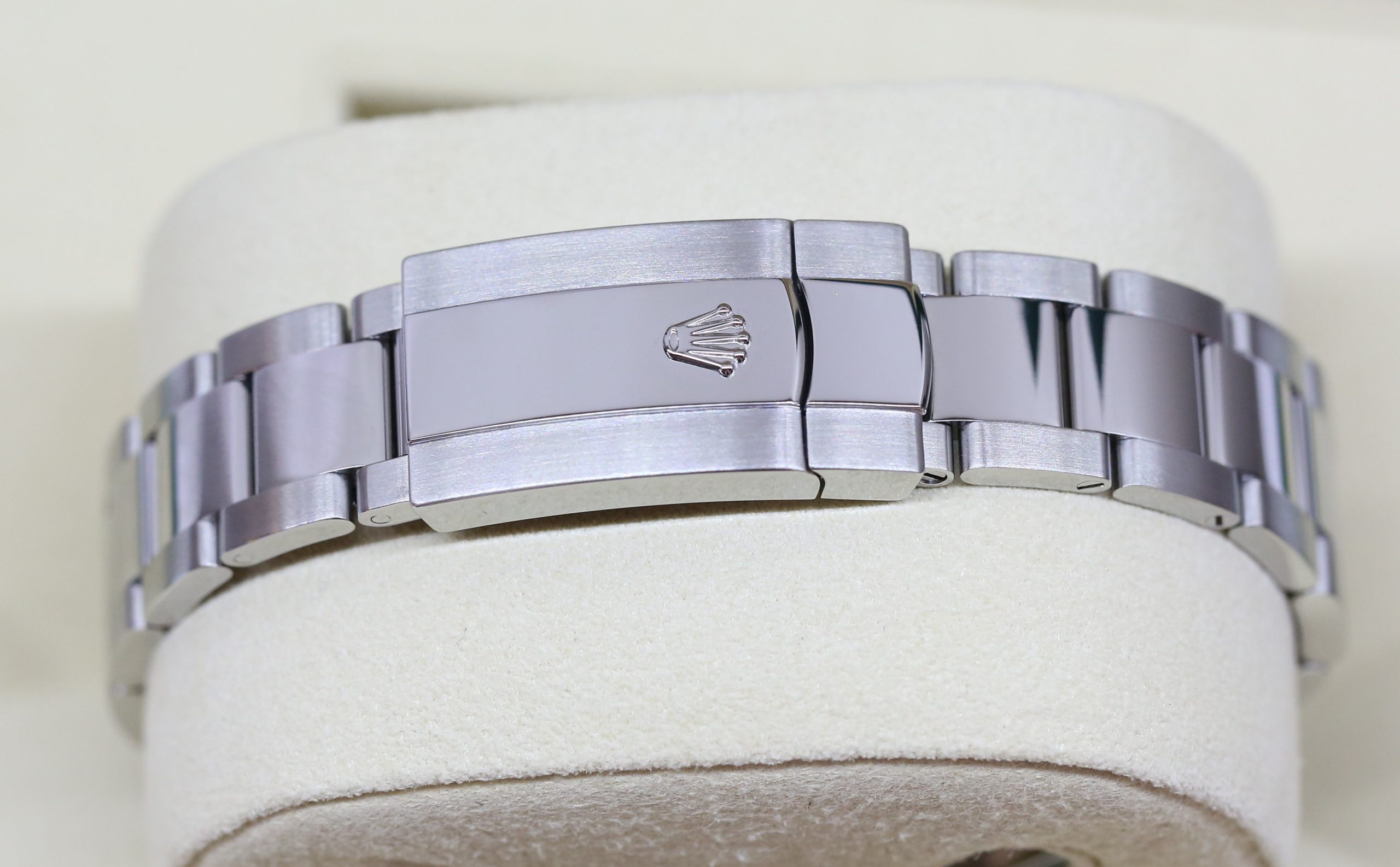Rolex Datejust 41mm Stainless Steel on Oystersteel Bracelet, Wimbeldon Dial, Reference: 126300, Circa: 2020, Complete with Box, Papers & Balance of Rolex Factory Warranty - Image 4