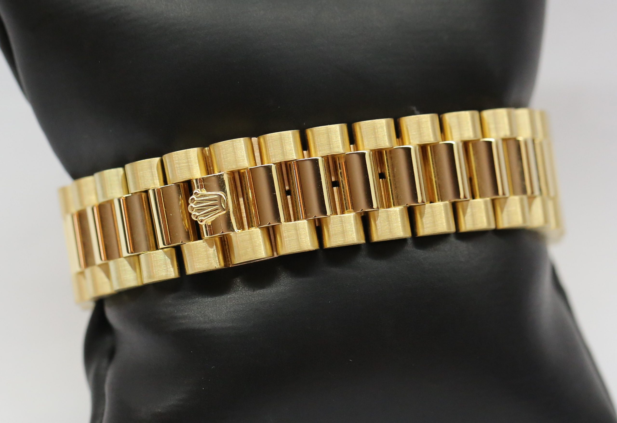 Rolex Oyster Perpetual Day Date 18ct Yellow Gold on Rolex 18ct Yellow Gold President Bracelet, Reference: 18038, Factory Matte Champagne Diamond Dial, Circa: 1984/5 - Image 4