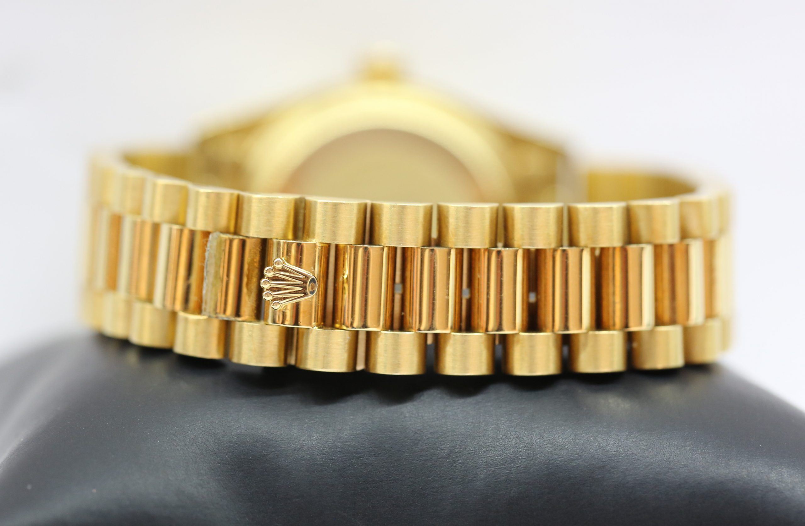 Rolex Oyster Perpetual Day Date in 18ct Yellow Gold on 18ct Yellow Gold Rolex President Bracelet, reference: 18038, Champagne Diamond Dial, Circa: 1981 - Image 6
