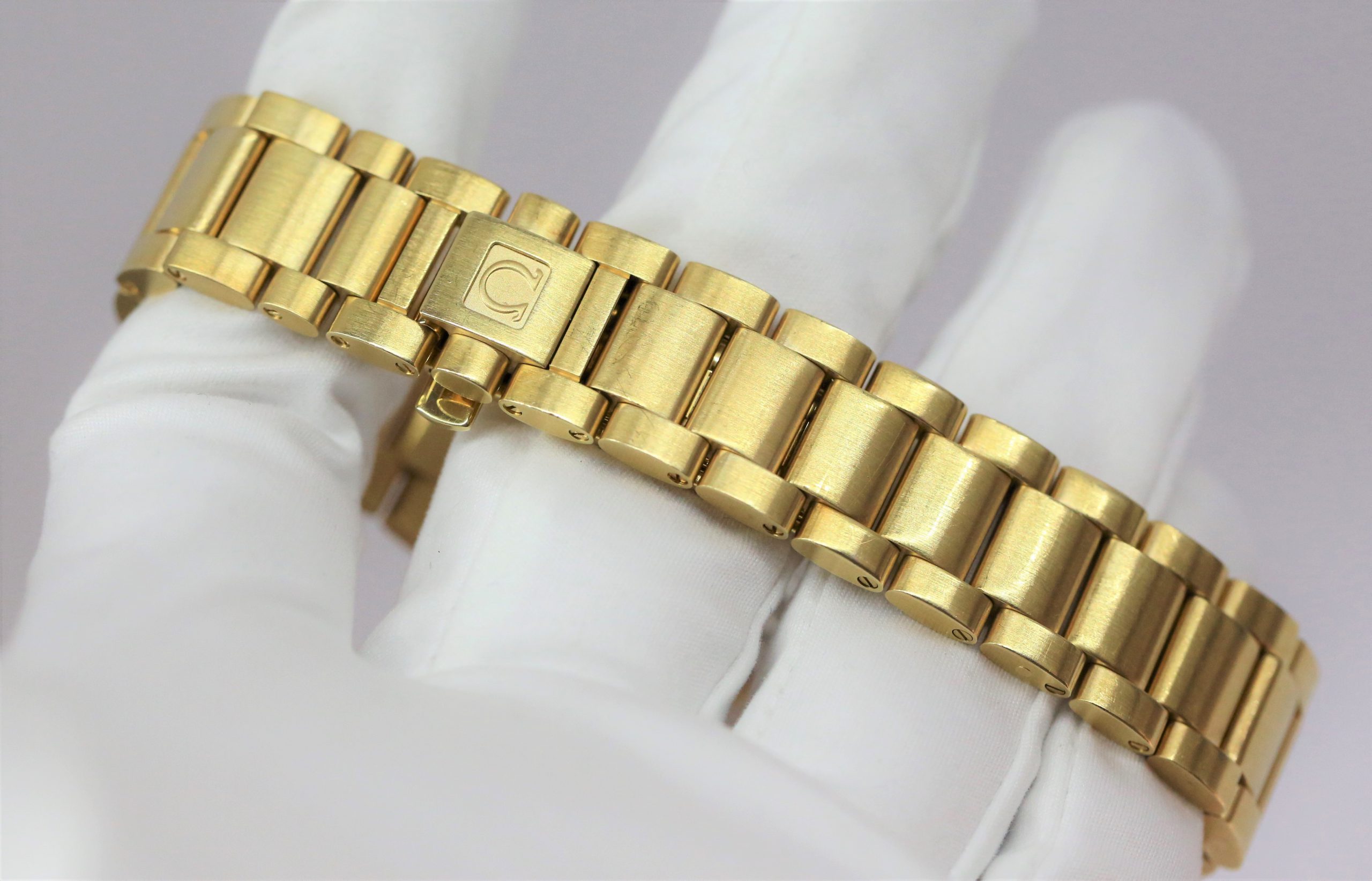 Omega Aqua Terra 36.2mm in 18k Solid Yellow Gold with Diamond Bezel and Mother of Peral Diamond Dial Complete with Box and Papers Ref. 2009.75.00 Circa: 2005 - Image 5