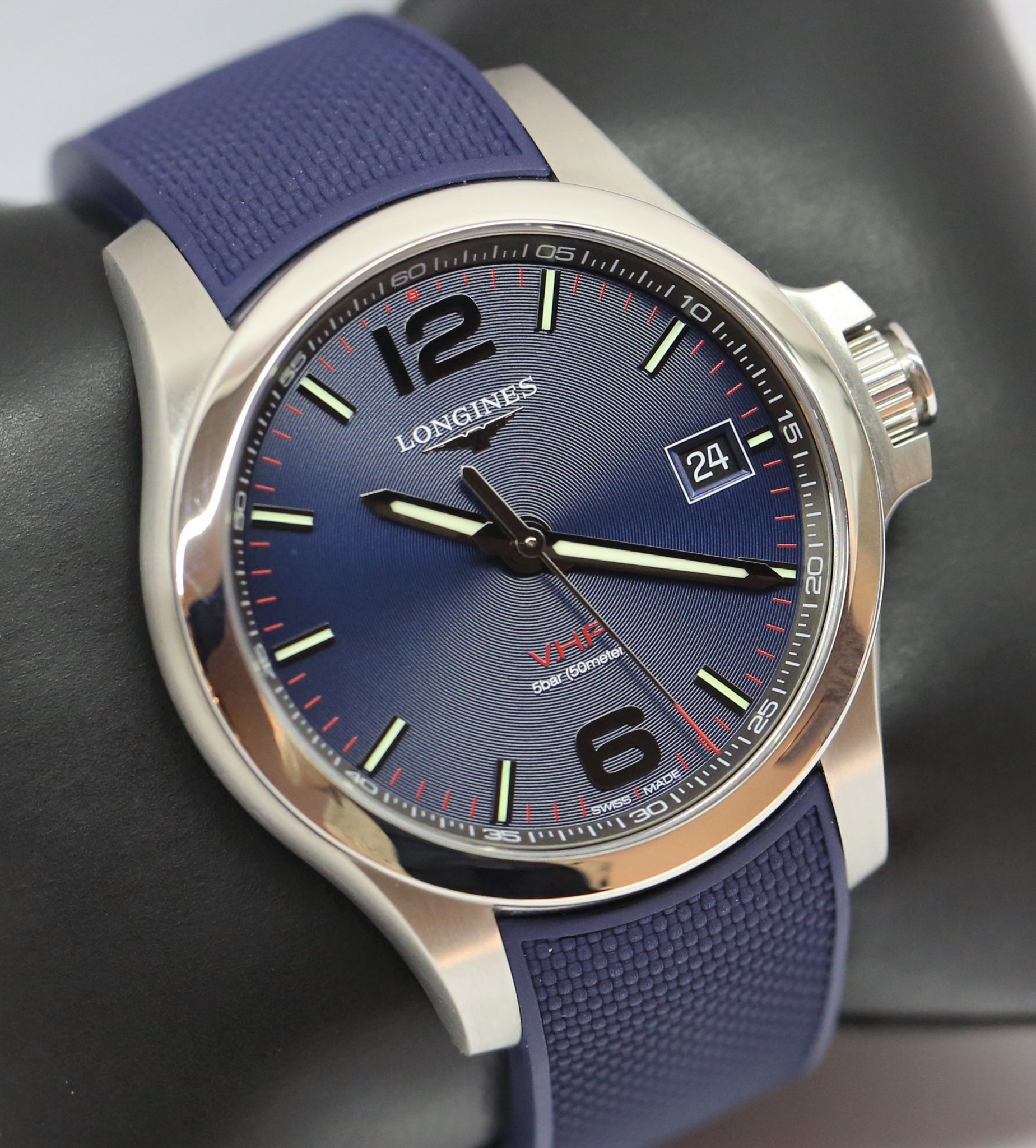 Longines Conquest V.H.P, 41mm Case in Stainless Steel on Blue Rubber ...
