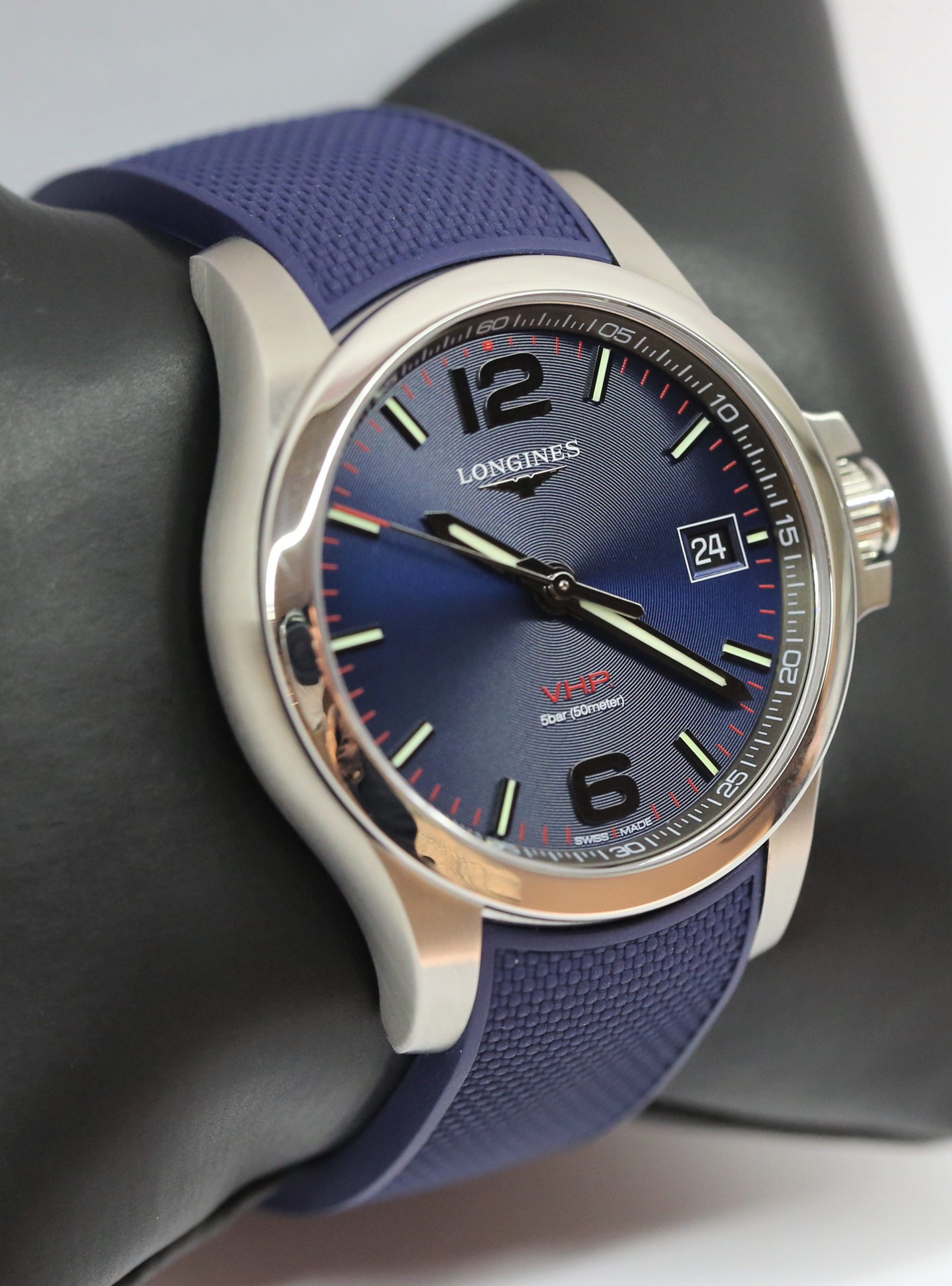 Longines Conquest V.H.P, 41mm Case in Stainless Steel on Blue Rubber ...