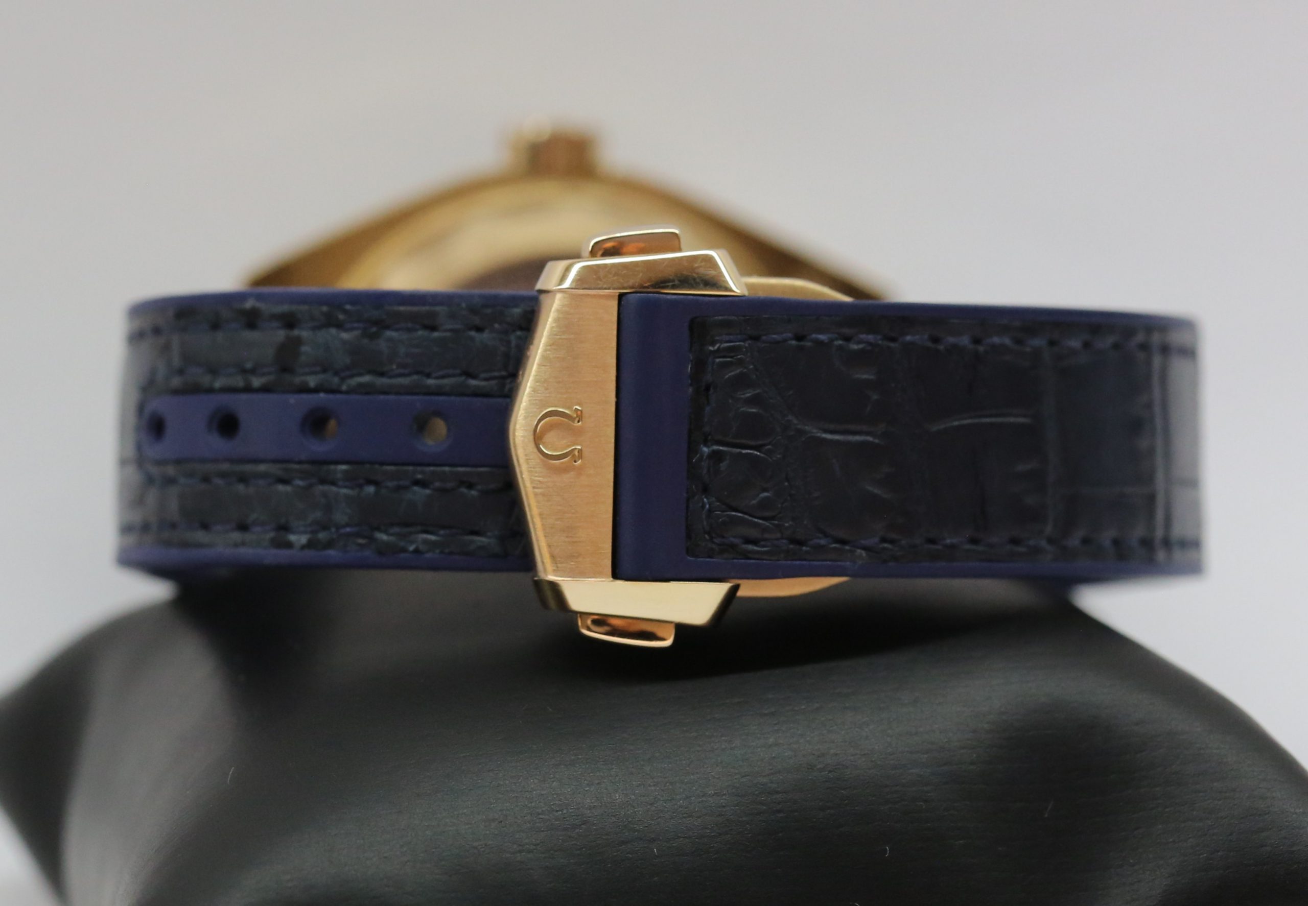 Omega Planet Ocean 600m in 18ct Rose Gold on Strap with 18ct Rose Gold Deployant, Ref: 21563442103001, Circa: 2016, Complete with Box & Papers Current RRP is $39,125 - Image 6