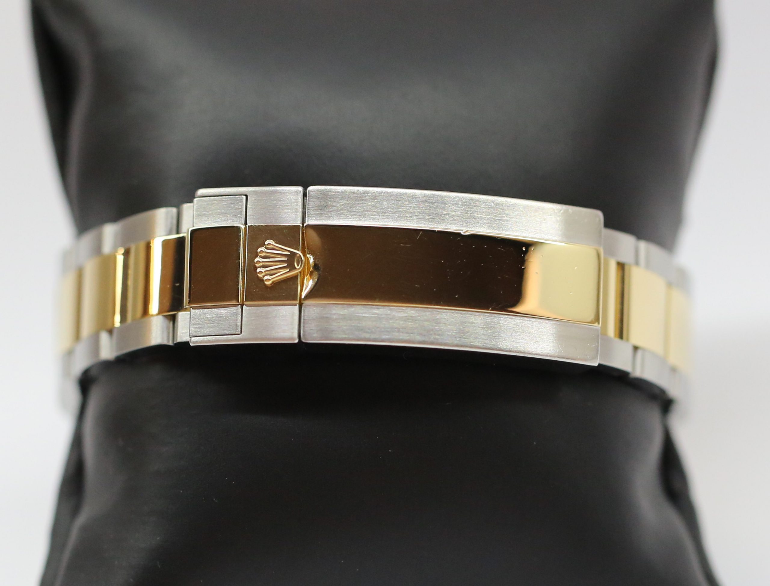 Rolex Submariner Date 18ct Yellow Gold & Stainless Steel on Matching Rolex Oyster Bracelet, Black Index Dial, Ref: 116613LN, Circa: 2012, Just back from a Rolex Service, Complete with Box & Papers - Image 4