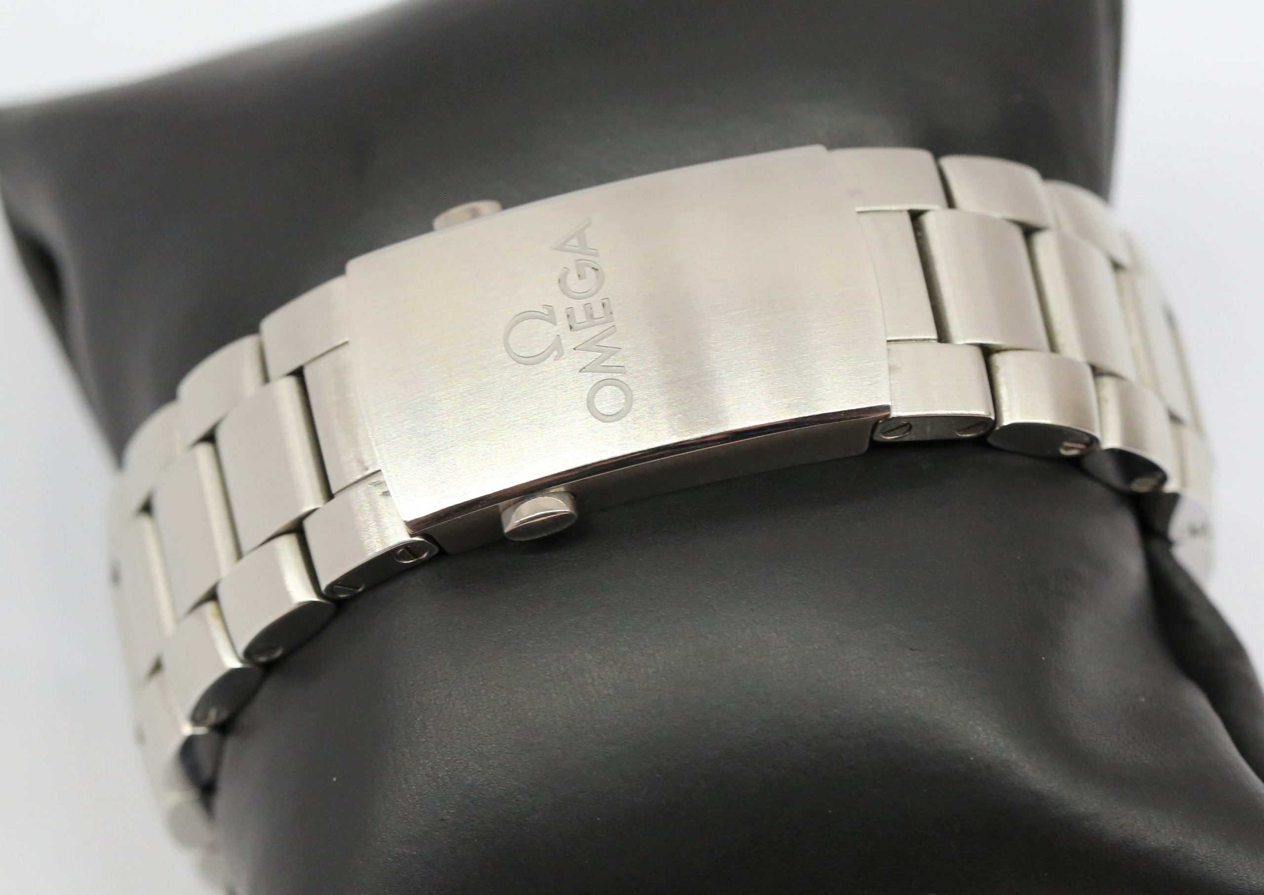 Omega Seamaster Professional Seamaster Planet Ocean 600m, Black Index Dial, 45.5mm Stainless Steel Case on Omega Steel Bracelet, Ref: O23230462101001, Circa: 2016, Complete with Box & Papers - Image 5