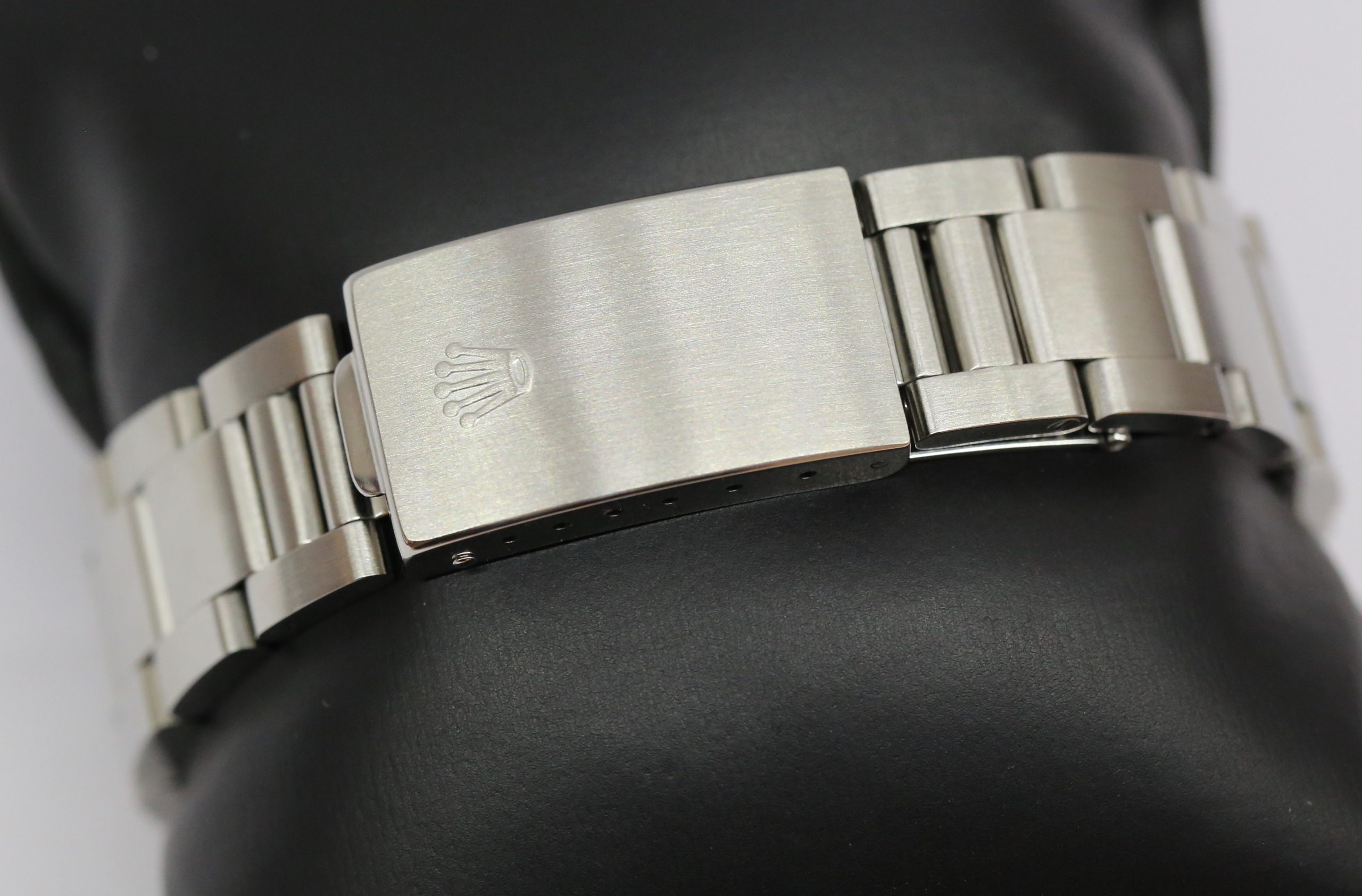 Rolex GMT Master in Stainless Steel, Black Index Dial on Oyster Bracelet, Ref: 16700, Circa: 1991 - Image 6