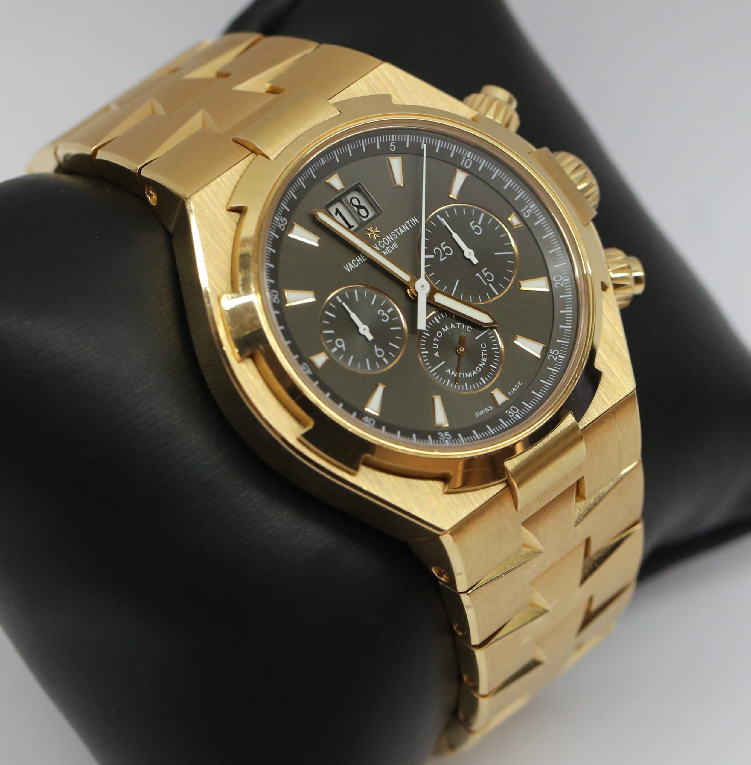 Vacheron Constantin Overseas Chronograph 18ct Rose Gold on Vacheron 18ct Rose Gold Bracelet, Grey Index Dial, Ref: 49150/000R, Circa: 2010, Complete with Box & Papers - Image 5