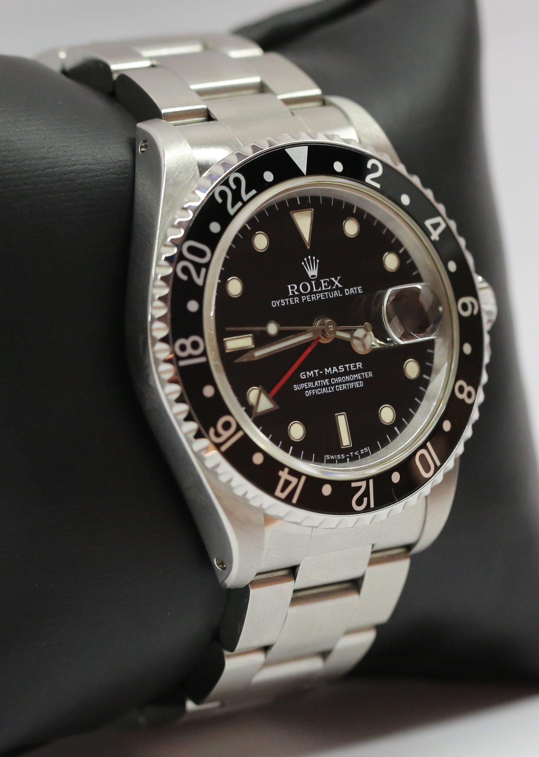 Rolex GMT Master in Stainless Steel, Black Index Dial on Oyster Bracelet, Ref: 16700, Circa: 1991 - Image 4