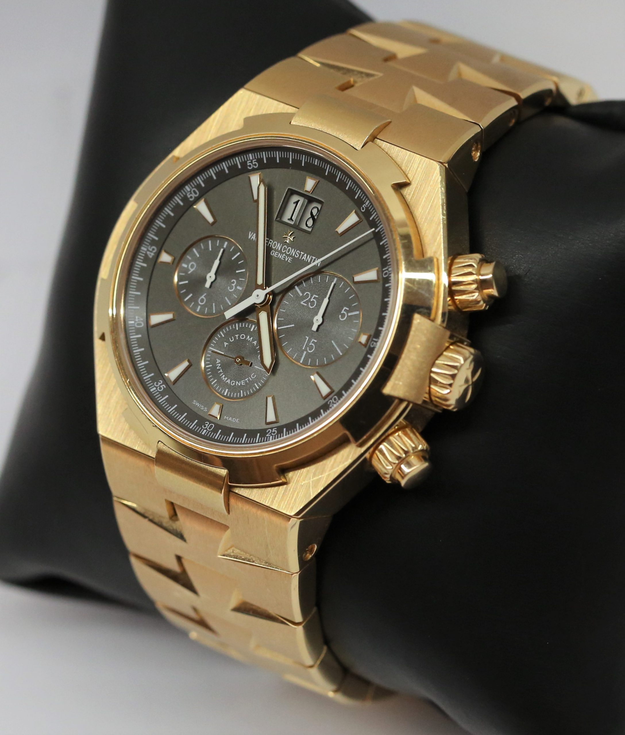 Vacheron Constantin Overseas Chronograph 18ct Rose Gold on Vacheron 18ct Rose Gold Bracelet, Grey Index Dial, Ref: 49150/000R, Circa: 2010, Complete with Box & Papers - Image 2