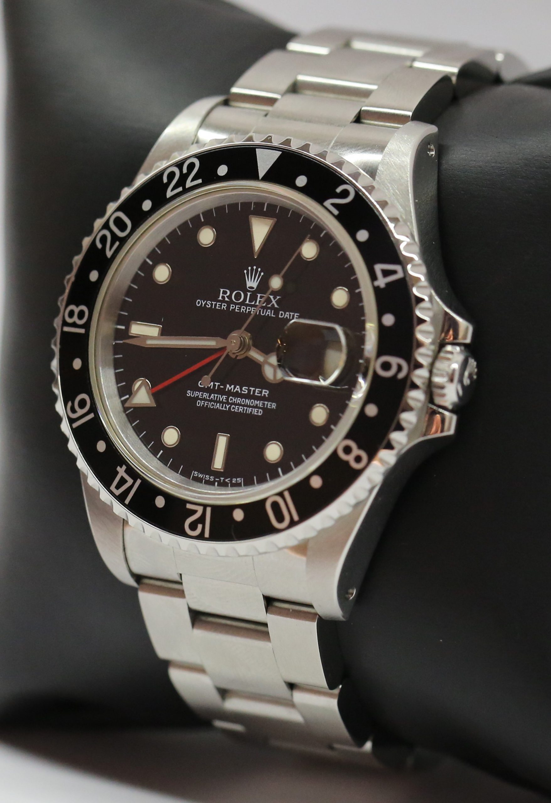 Rolex GMT Master in Stainless Steel, Black Index Dial on Oyster Bracelet, Ref: 16700, Circa: 1991 - Image 2