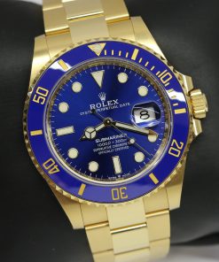Rolex Submariner Date in 18ct 0.750 yellow gold, sunburst royal blue index dial with a 18ct yellow gold Oyster bracelet. The current 41mm version Ref: 126618LB, Ca. 2021 full set.