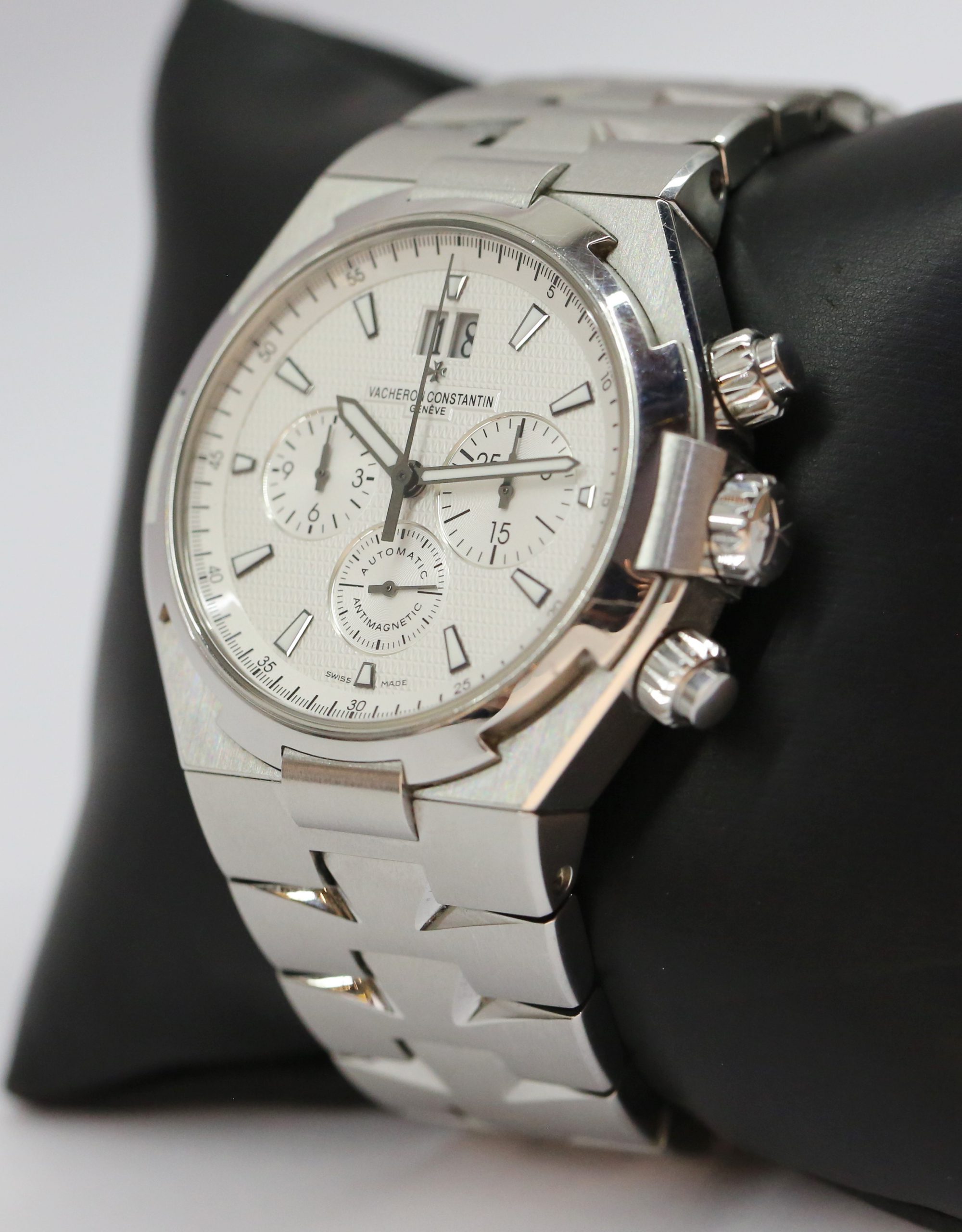 Vacheron Constantin Overseas Chronograph, 42mm Stainless Steel Case on Stainless Steel Vacheron Constantin Bracelet, Reference: 49150, Circa: 2015, Complete with Box & Papers - Image 2