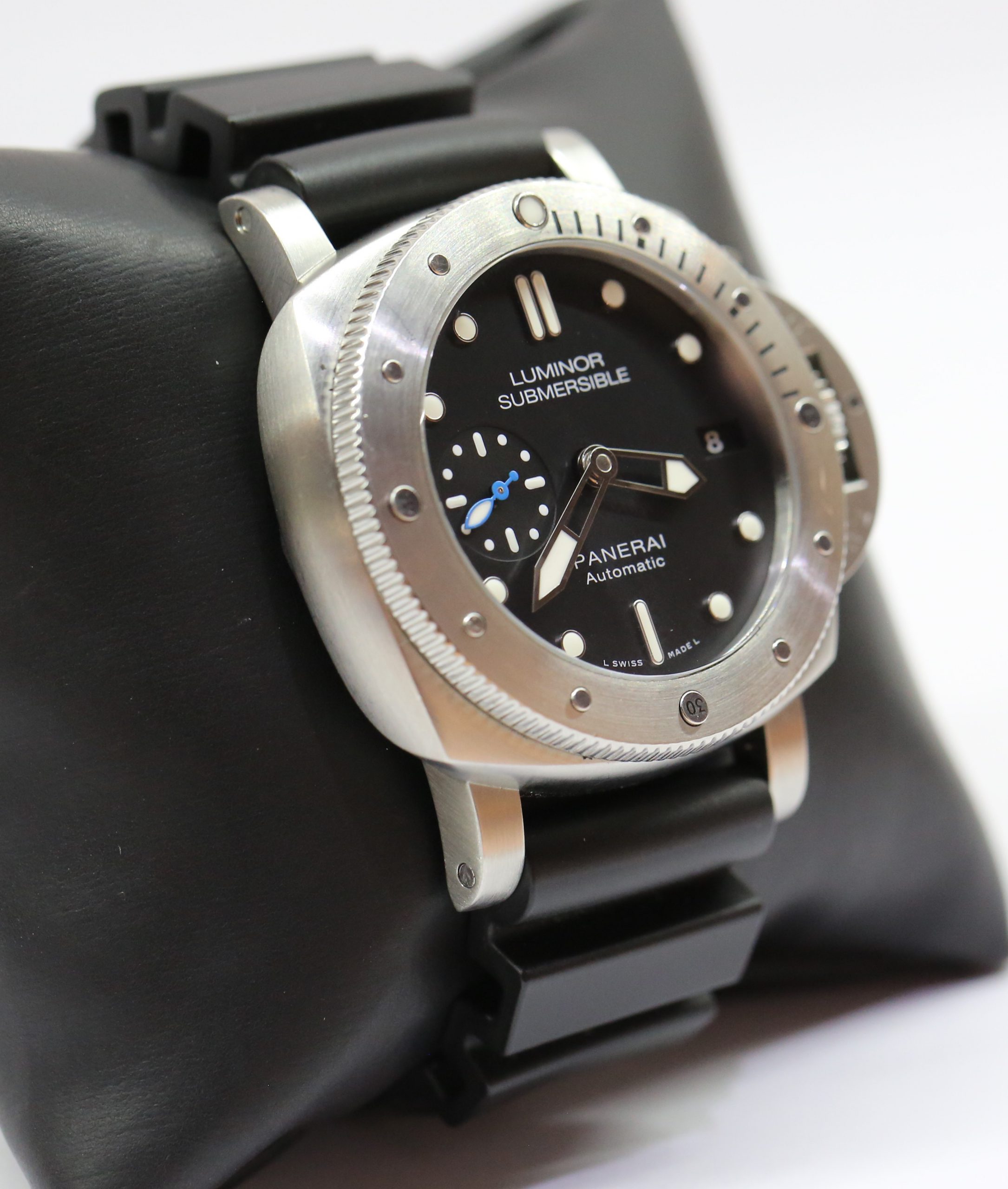 Panerai Luminor 1950 Submersible, 42mm, 3 Day Automatic Black index dial on Panerai Rubber strap, Ref: PAM00682, Circa: 2018, With Box & Papers - Image 3
