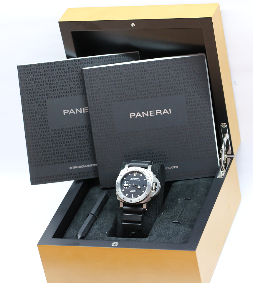 Panerai Luminor 1950 Submersible, 42mm, 3 Day Automatic Black index dial on Panerai Rubber strap, Ref: PAM00682, Circa: 2018, With Box & Papers - Image 6