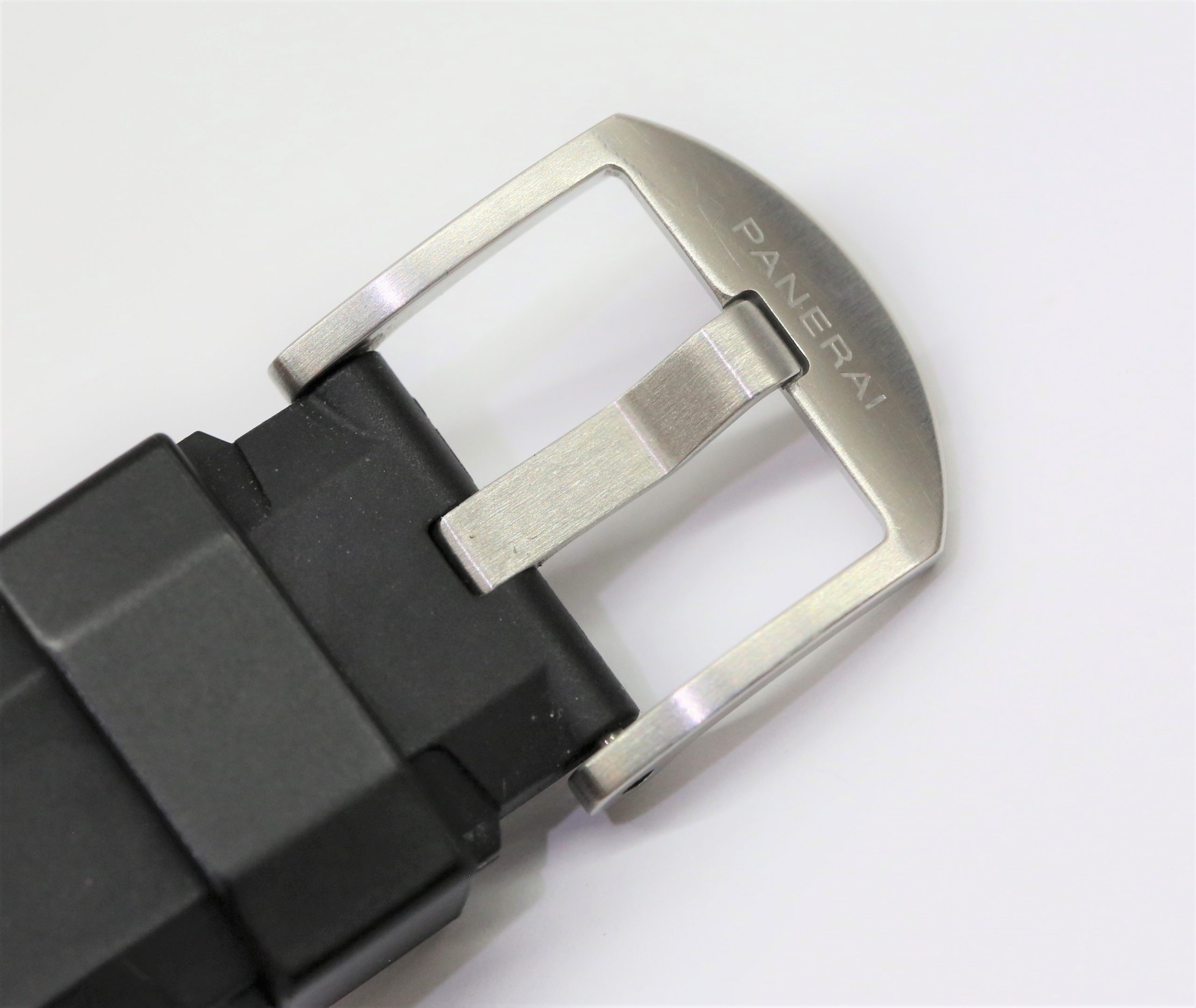 Panerai Luminor 1950 Submersible, 42mm, 3 Day Automatic Black index dial on Panerai Rubber strap, Ref: PAM00682, Circa: 2018, With Box & Papers - Image 5