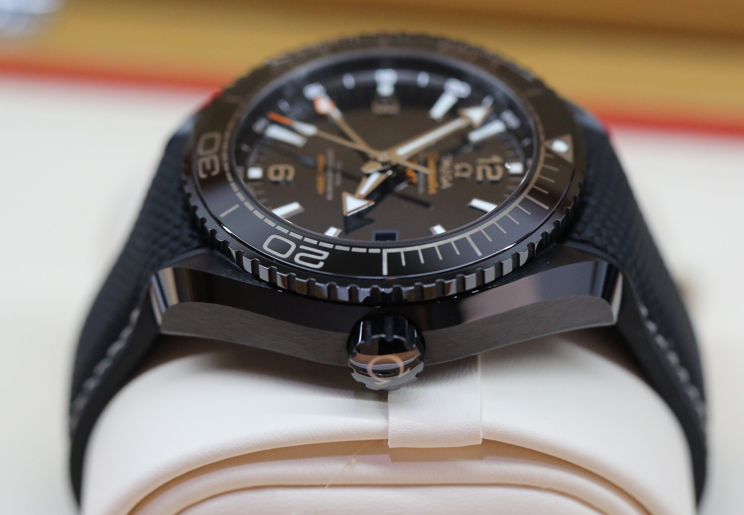 Omega Seamaster Planet Ocean Chronometer Co Axial "Deep Black" in Ceramic, on Omega Rubber strap, circa 2021, Complete with Box, Papers & Balance of Omega Factory Warranty - Image 6