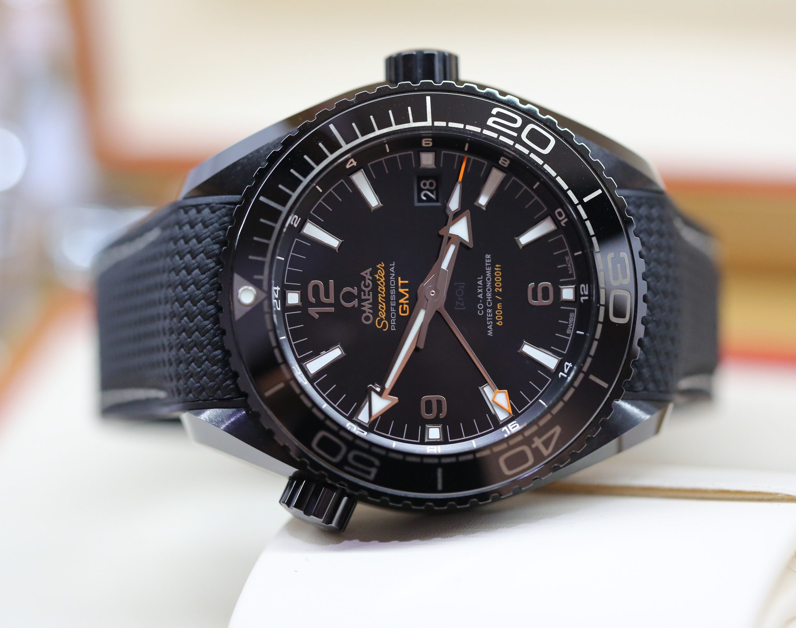 Omega Seamaster Planet Ocean Chronometer Co Axial "Deep Black" in Ceramic, on Omega Rubber strap, circa 2021, Complete with Box, Papers & Balance of Omega Factory Warranty - Image 7