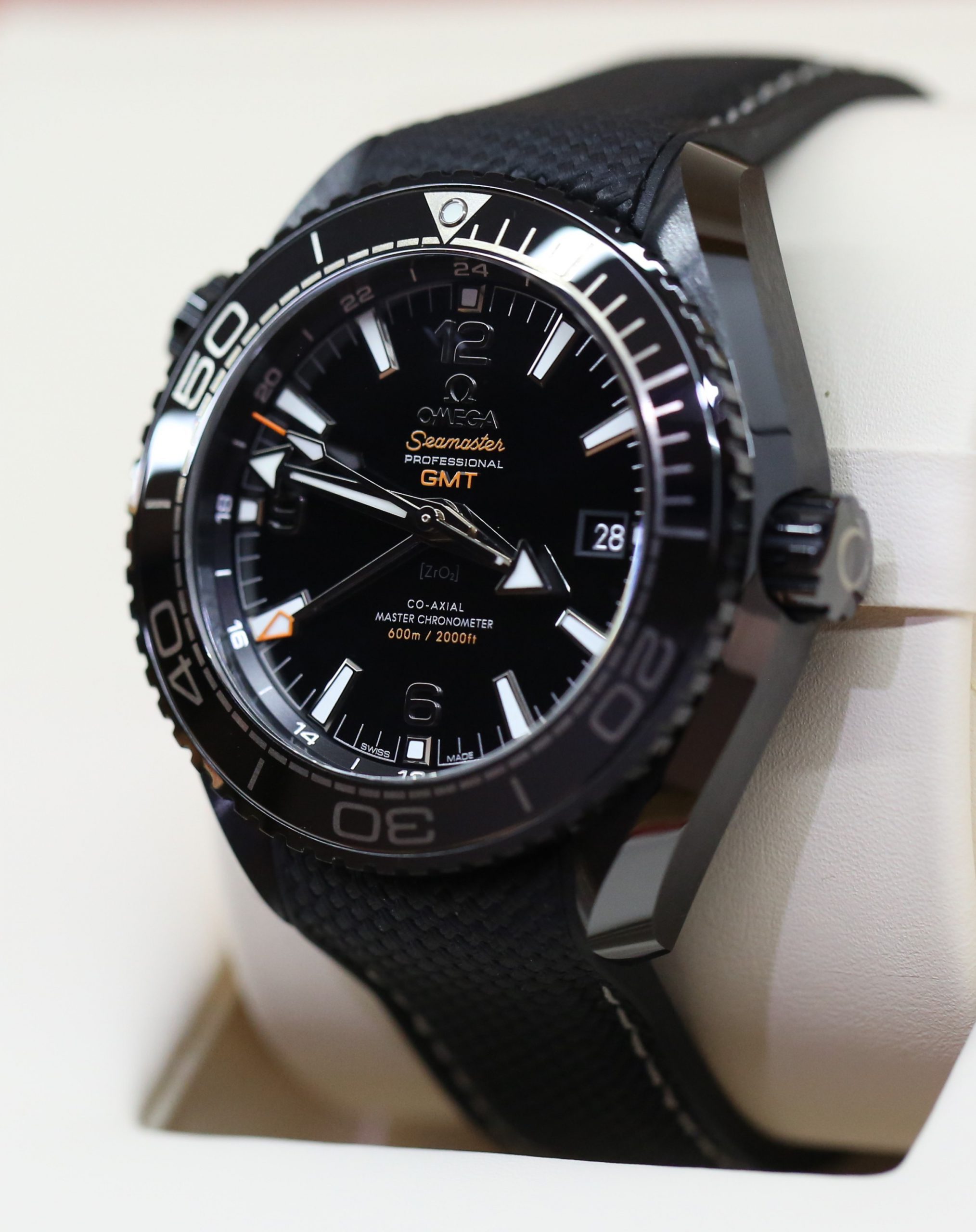 Omega Seamaster Planet Ocean Chronometer Co Axial "Deep Black" in Ceramic, on Omega Rubber strap, circa 2021, Complete with Box, Papers & Balance of Omega Factory Warranty - Image 3