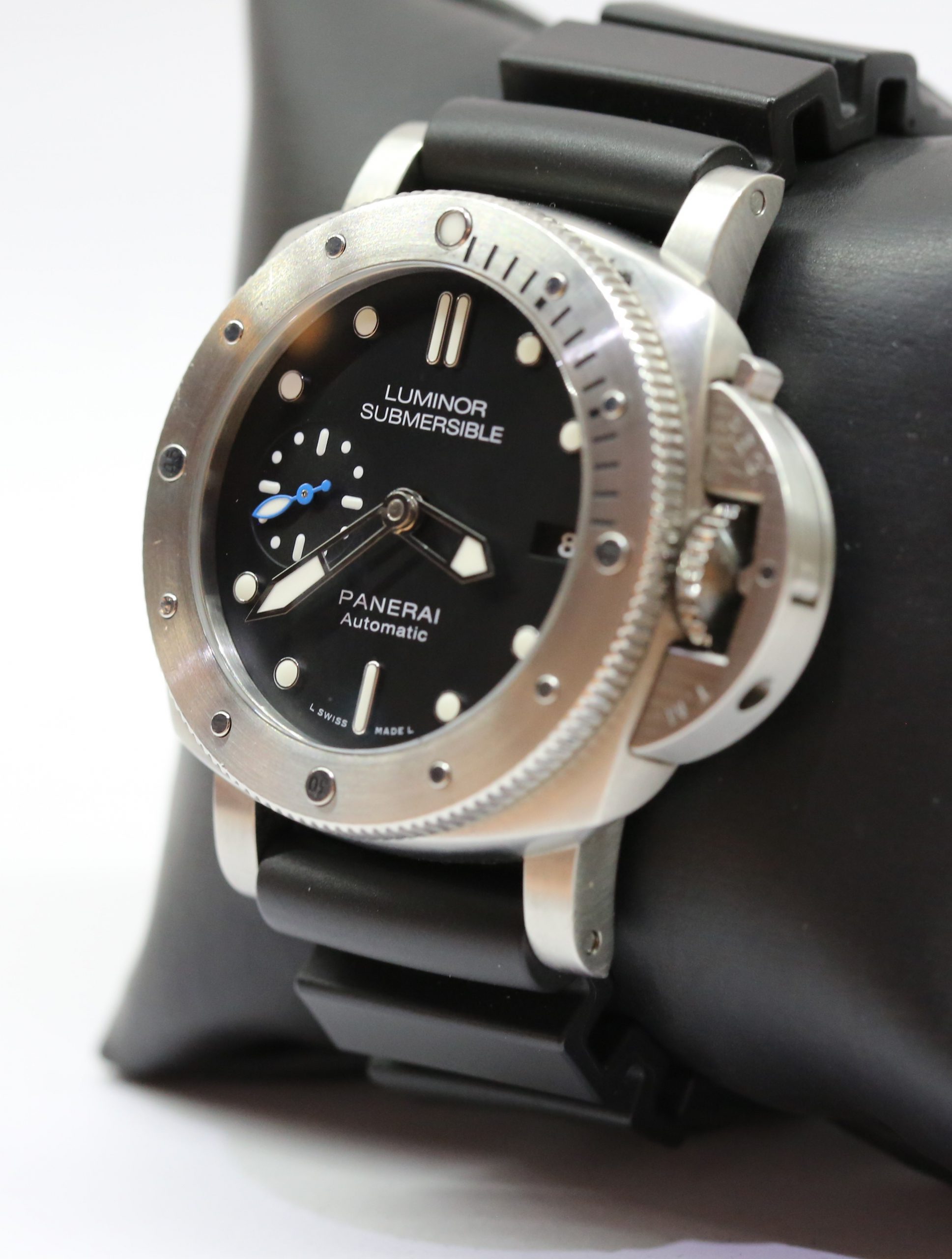 Panerai Luminor 1950 Submersible, 42mm, 3 Day Automatic Black index dial on Panerai Rubber strap, Ref: PAM00682, Circa: 2018, With Box & Papers - Image 2