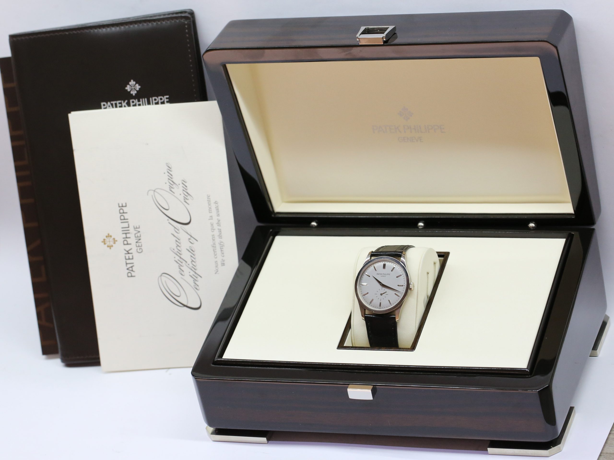 Patek Philippe Calatrava 18ct White Gold, Ref: 5196G-001, Circa: 2015, Complete with Box & Papers - Image 6