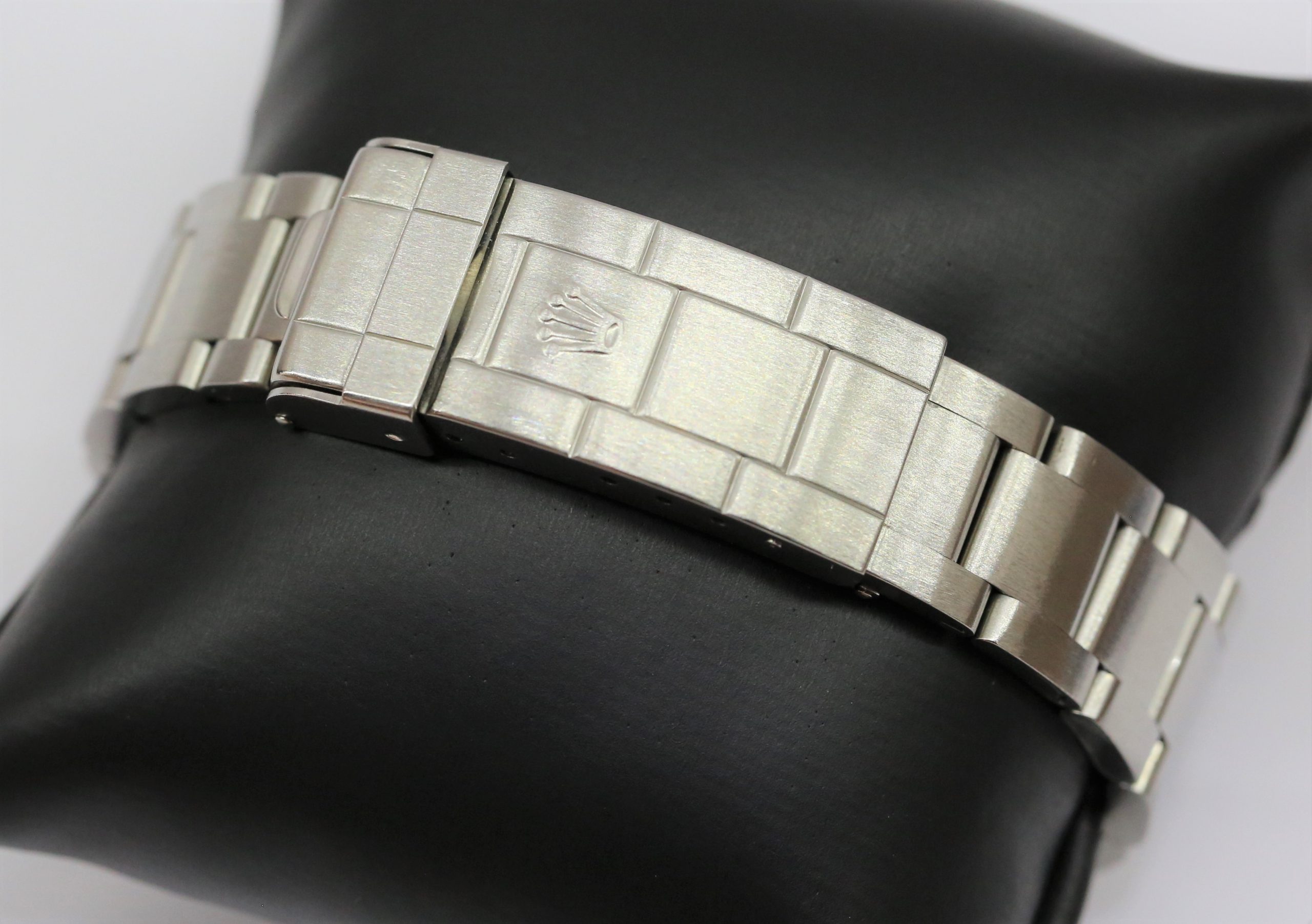 Rolex Submariner Date, Stainless Steel on Rolex Oyster Bracelet, Black Index Dial, Reference: 16610, Circa 2000 - Image 6