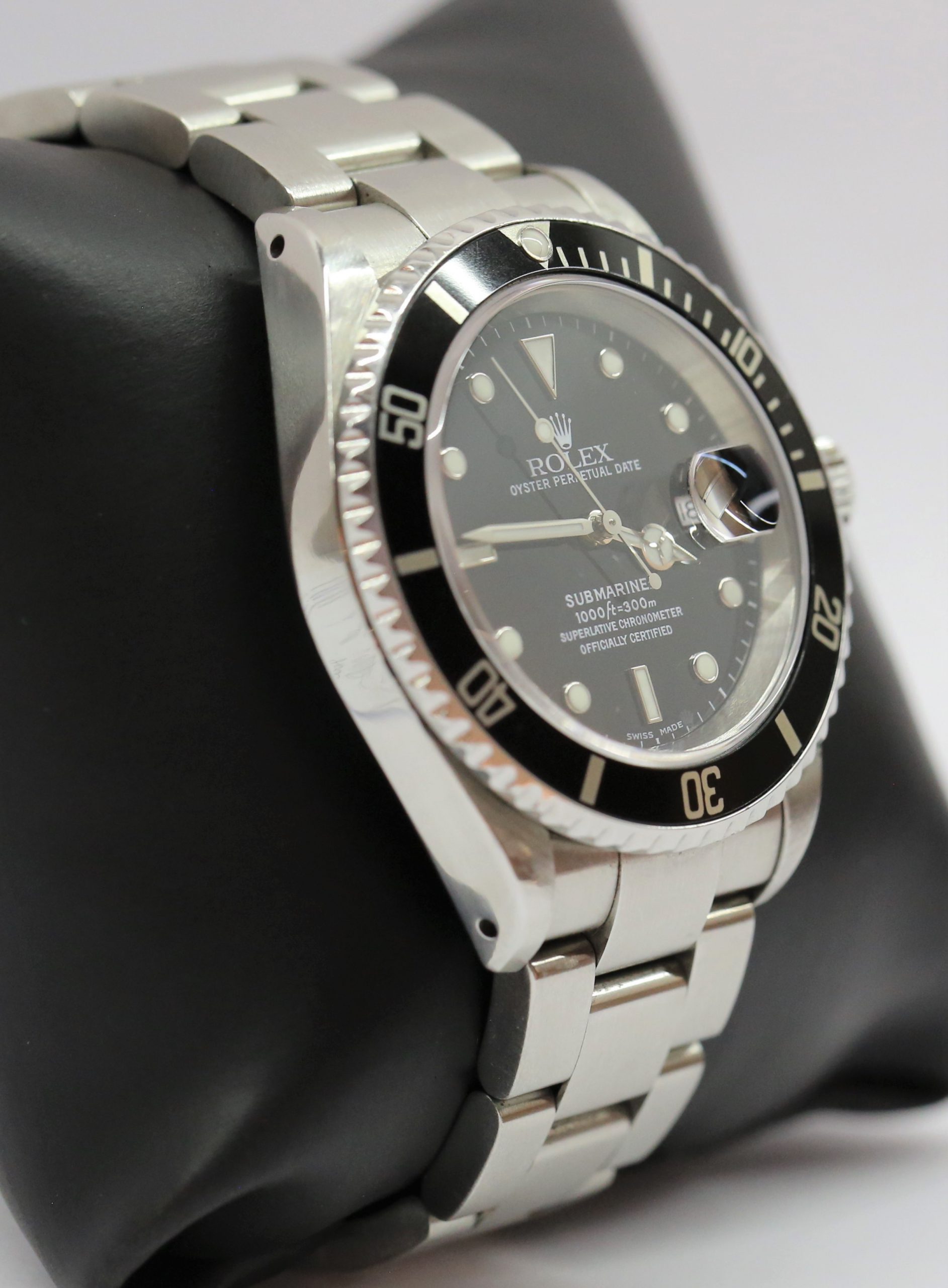 Rolex Submariner Date, Stainless Steel on Rolex Oyster Bracelet, Black Index Dial, Reference: 16610, Circa 2000 - Image 5