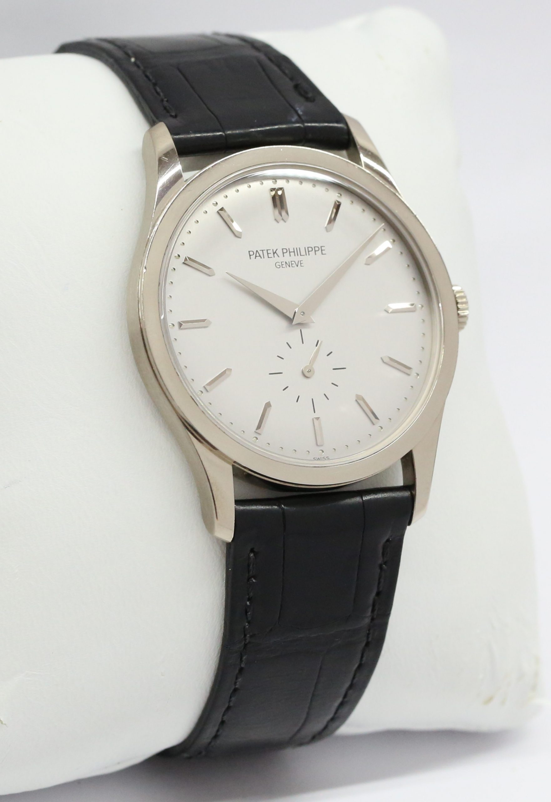 Patek Philippe Calatrava 18ct White Gold, Ref: 5196G-001, Circa: 2015, Complete with Box & Papers - Image 3