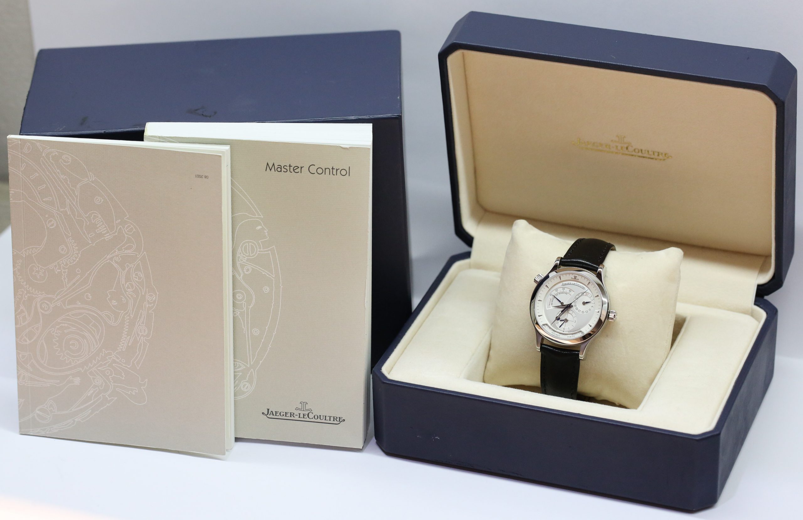 Jaeger Le Coultre Master Control World Time on Deployant Strap Just Returned From JLC Service Centre. Box and Books. - Image 8