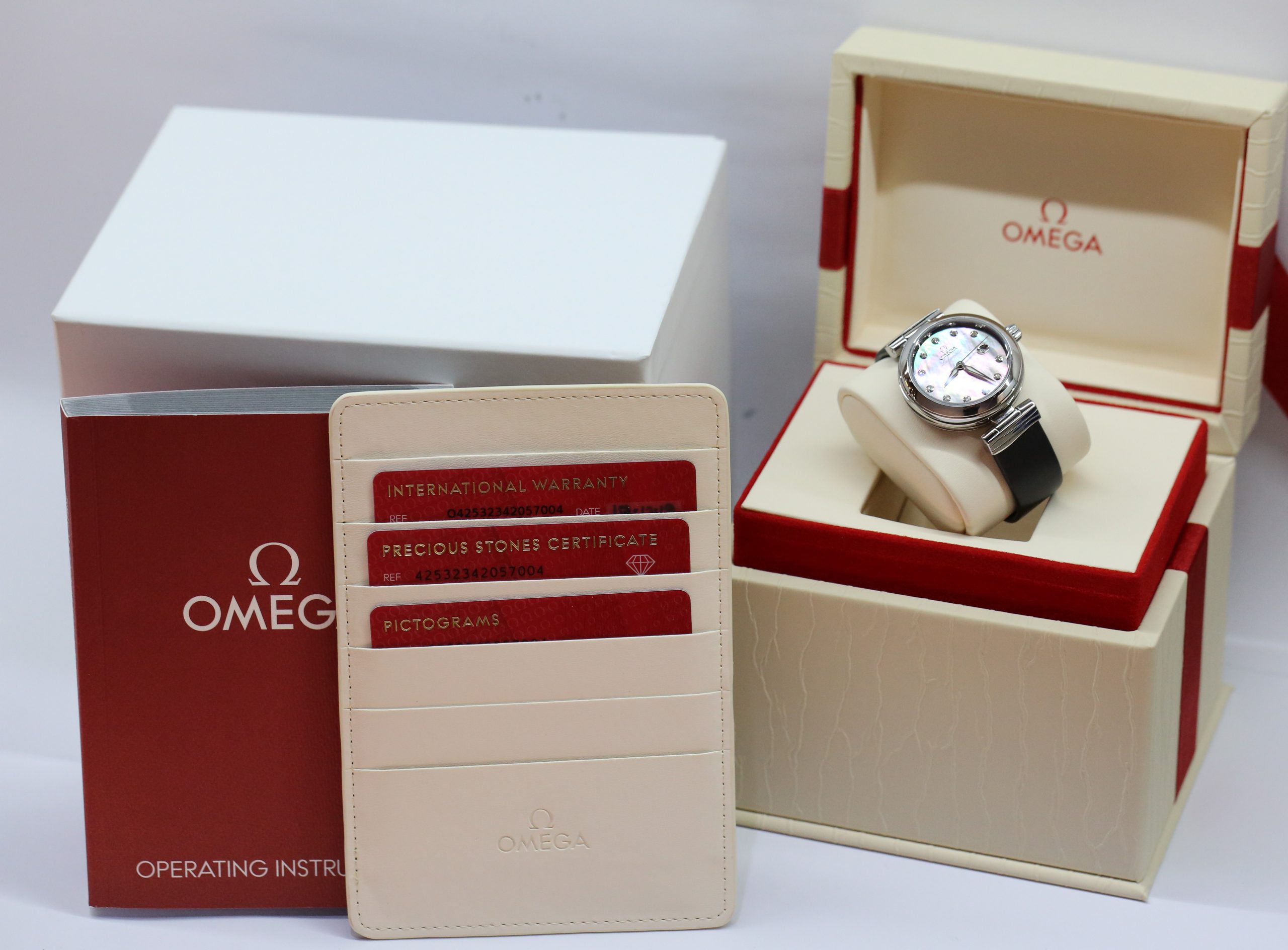 Omega De Ville Ladymatic MOP Diamond Dial in Stainless Steel on Leather Strap Complete with Box and Papers - Image 8