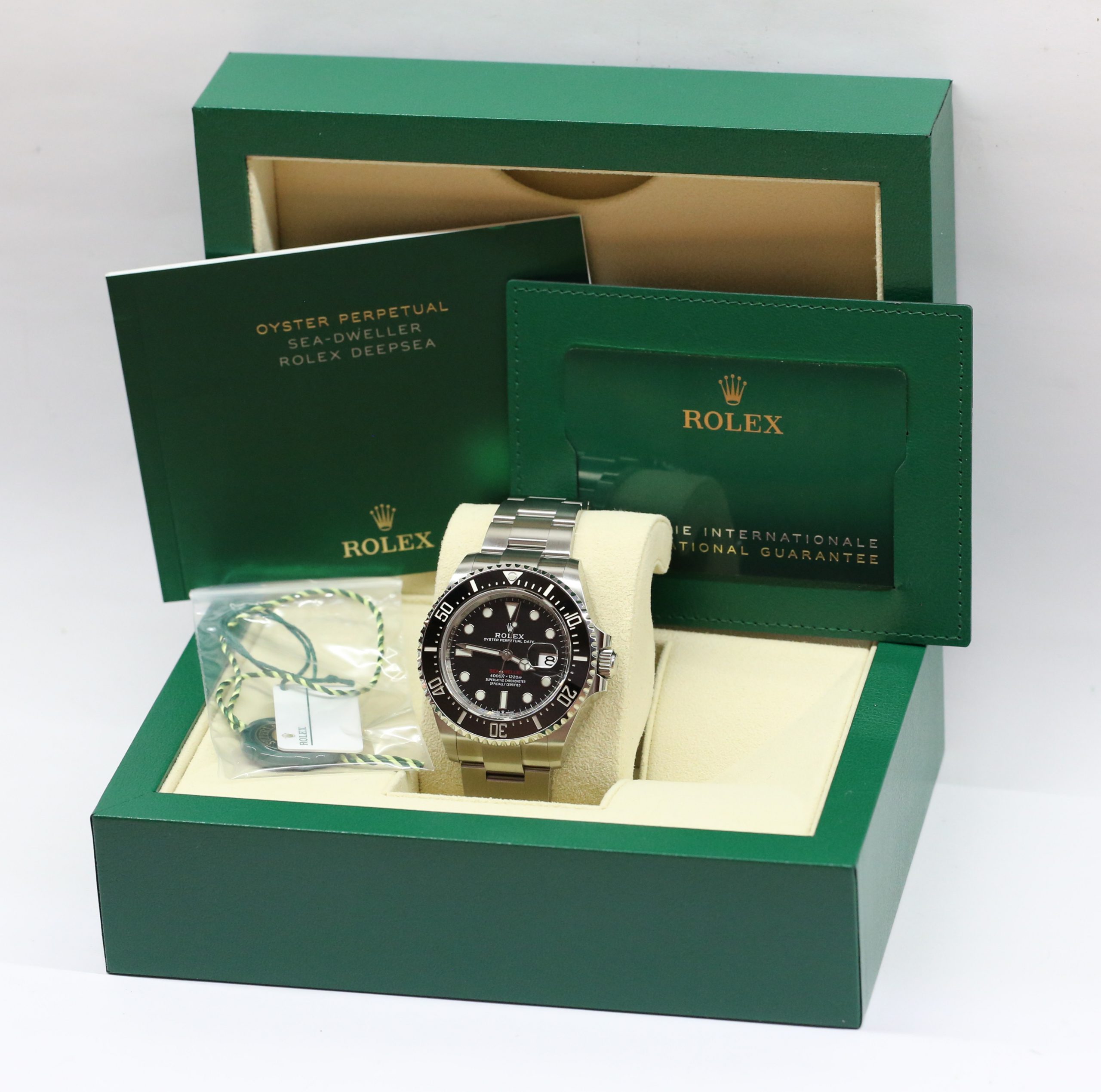 Rolex Oyster Perpetual Sea-Dweller 4000 "Anniversary Red" Ref 126600, complete Box and Papers, Sold new 2021. - Image 6
