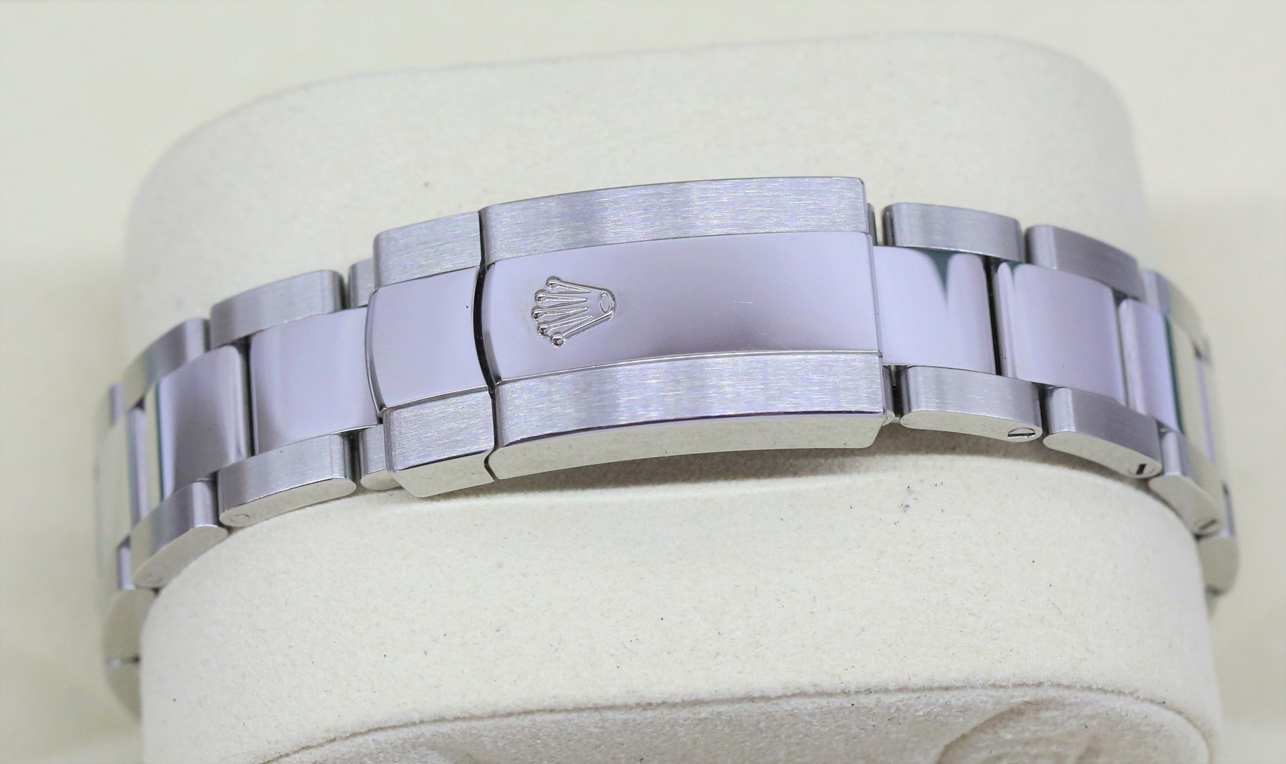 Rolex Milgauss Z-Blue, Stainless Steel on Rolex Oystersteel Bracelet, Ref: 116400GV, Circa: 2020, Complete with Box, Papers & Balance of Rolex Factory Warranty - Image 5