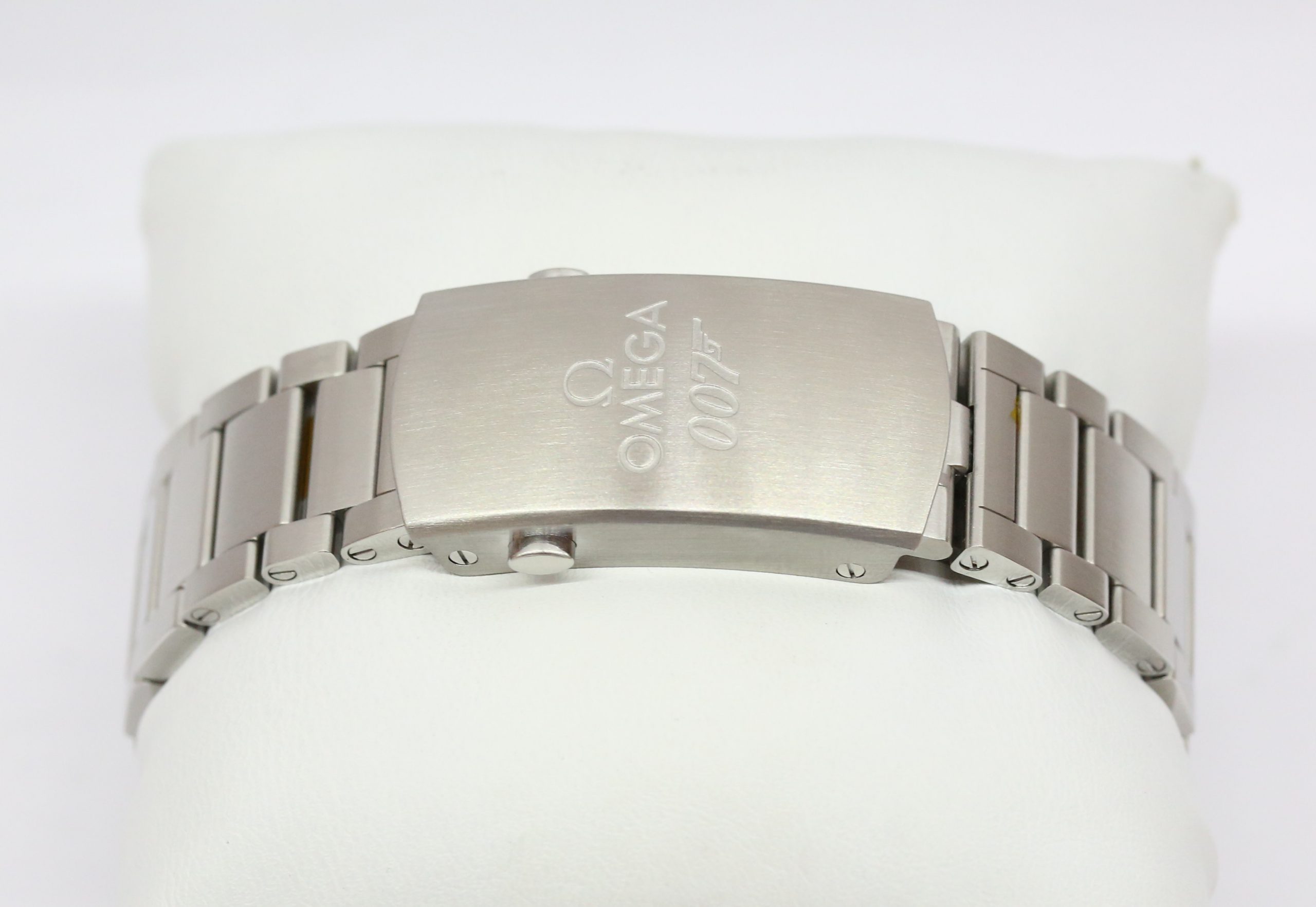 Omega Seamaster 300 Spectre 007, Stainless Steel on Omega Bracelet, Black Index Dial, Ref: 23332412101001 , Circa: 2015, Complete with Box & Papers - Image 4