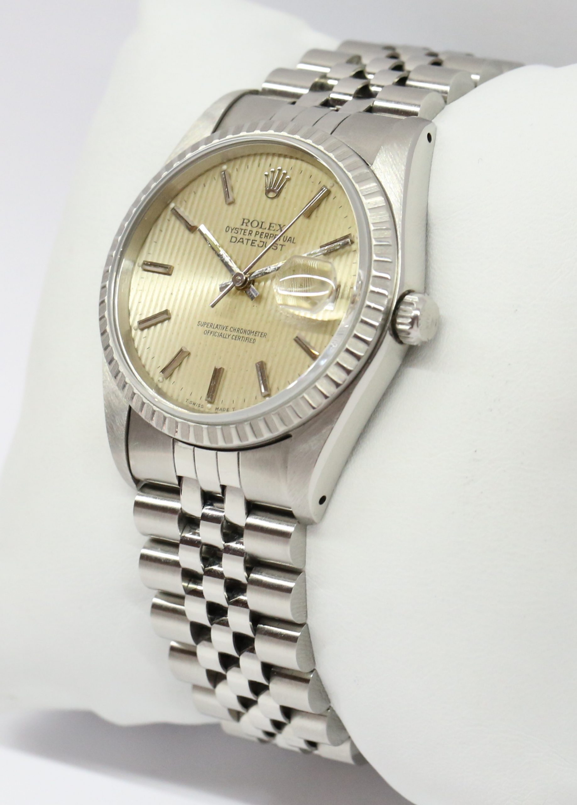 Rolex Datejust 36 in Stainless Steel, Engine Turned S/Steel Bezel, Dark Silver Dial on a Rolex Jubilee Bracelet. Ref: 16220, L Series Circa: 1989 - Image 2