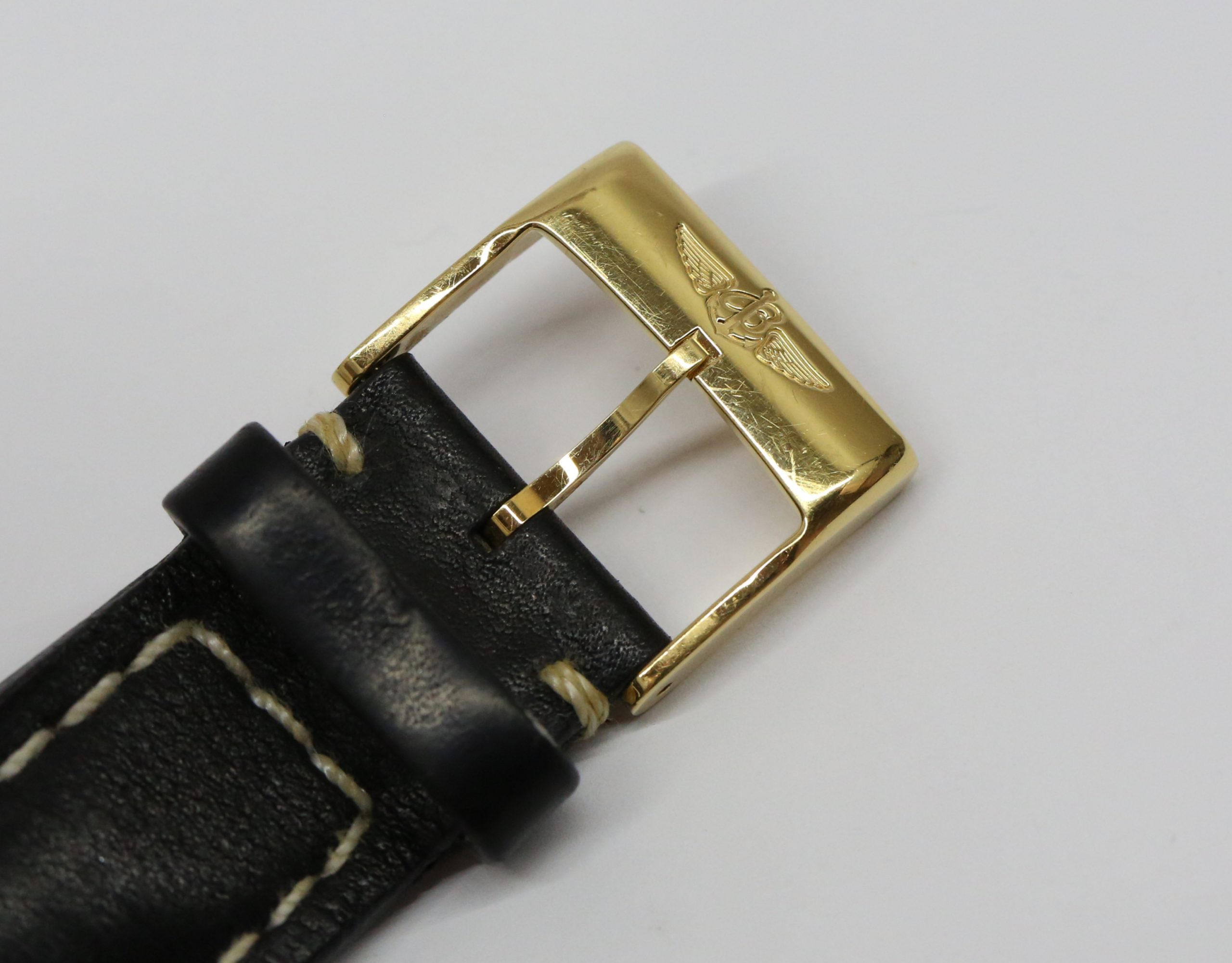 Breitling Navitimer World in 18ct Yellow Gold, Black index dial with a white slide rule, Limited Edition of 100 Pieces, Reference K24322, Circa: 2006, Complete with Box & Papers - Image 6