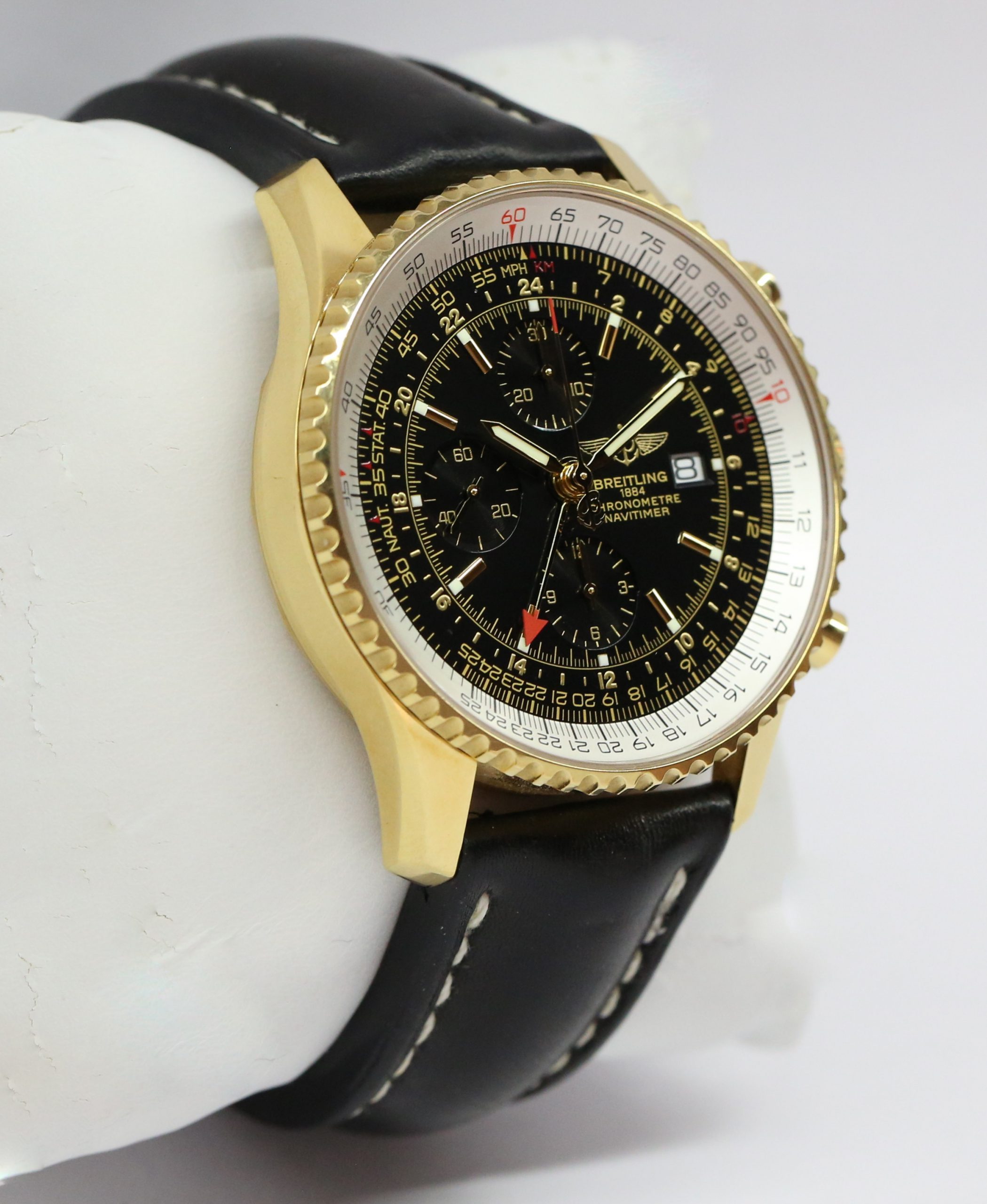 Breitling Navitimer World in 18ct Yellow Gold, Black index dial with a white slide rule, Limited Edition of 100 Pieces, Reference K24322, Circa: 2006, Complete with Box & Papers - Image 4