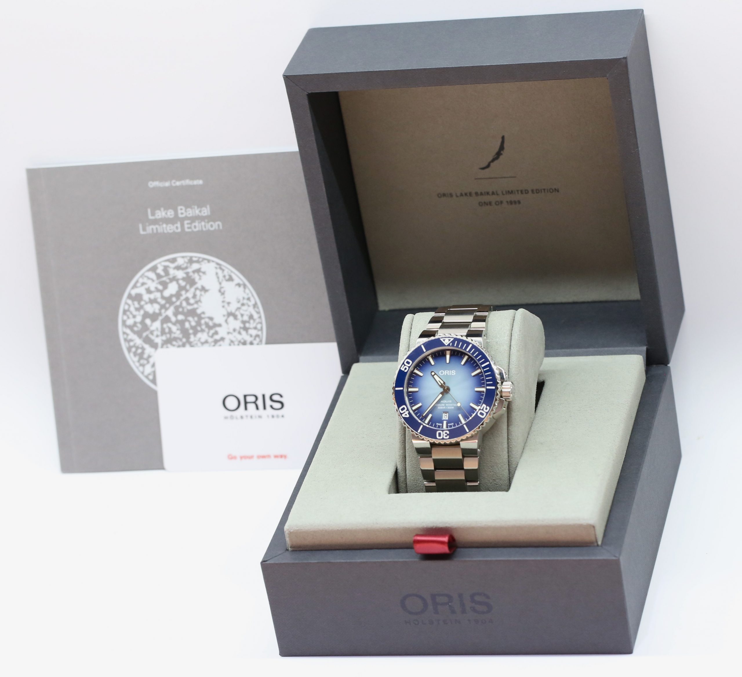 Oris Lake Baikal Limited Edition Date Relief in stainless steel, blue sunburst index dial, rotating 60min bezel on a Oris stainless steel bracelet. Box and papers Ref# 0173377304175 Ca. 2021 - Image 7