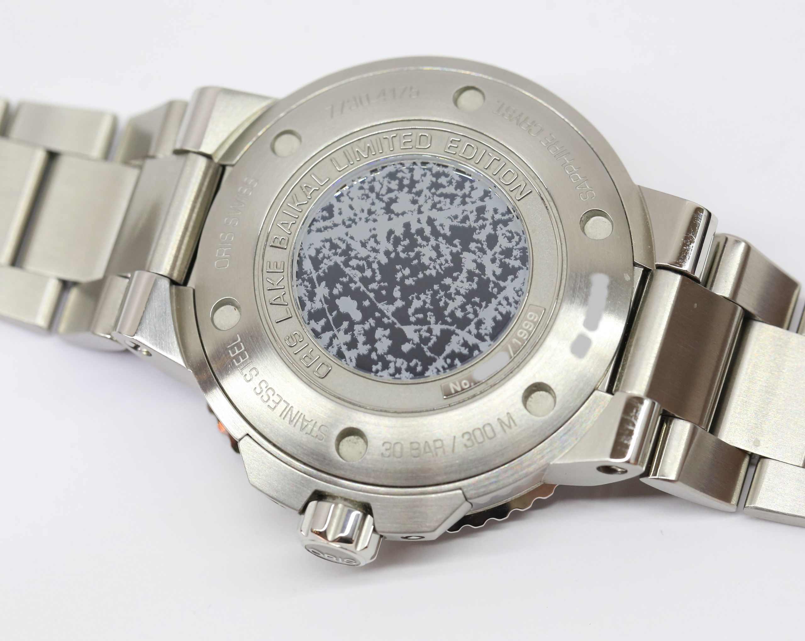 Oris Lake Baikal Limited Edition Date Relief in stainless steel, blue sunburst index dial, rotating 60min bezel on a Oris stainless steel bracelet. Box and papers Ref# 0173377304175 Ca. 2021 - Image 5