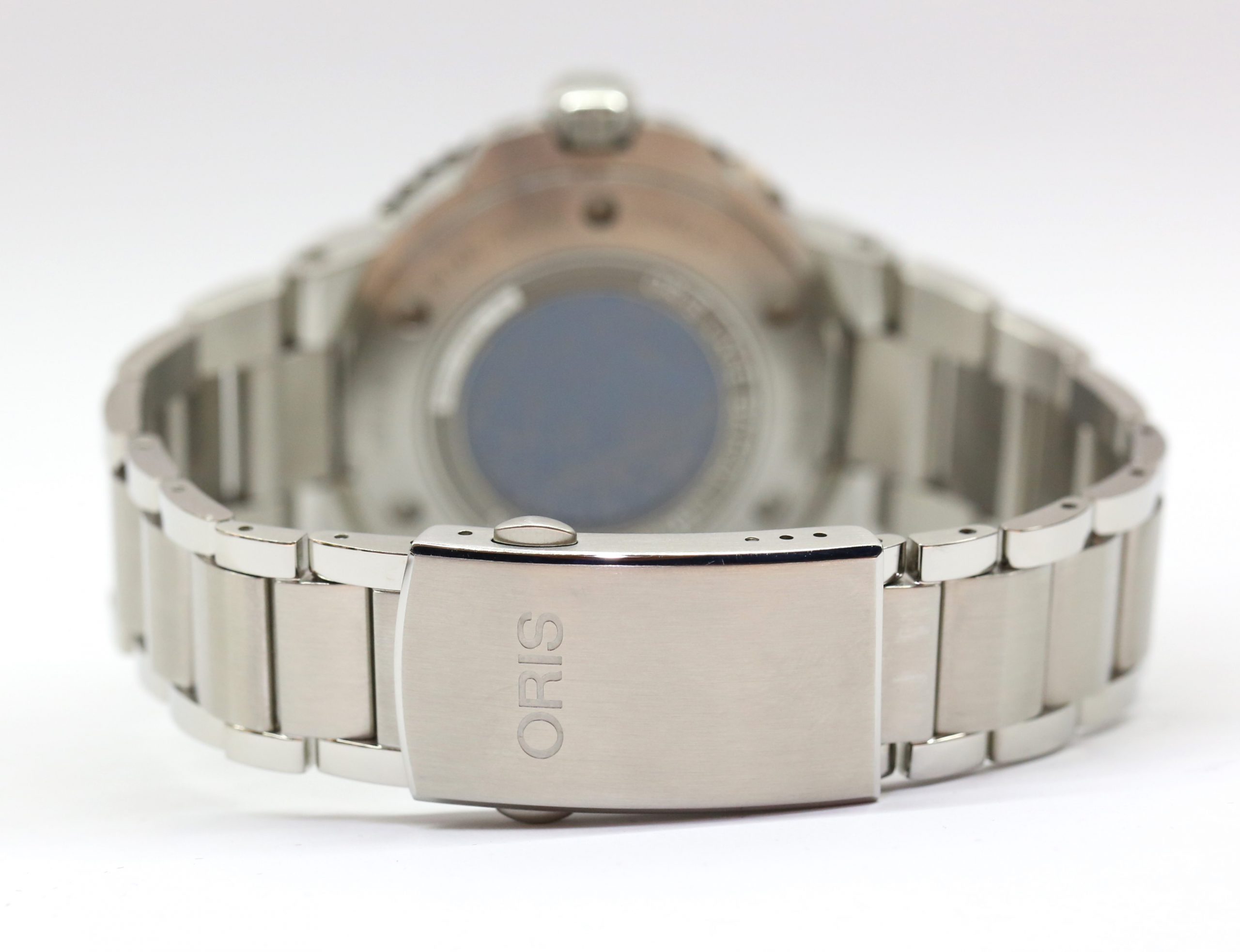 Oris Lake Baikal Limited Edition Date Relief in stainless steel, blue sunburst index dial, rotating 60min bezel on a Oris stainless steel bracelet. Box and papers Ref# 0173377304175 Ca. 2021 - Image 6