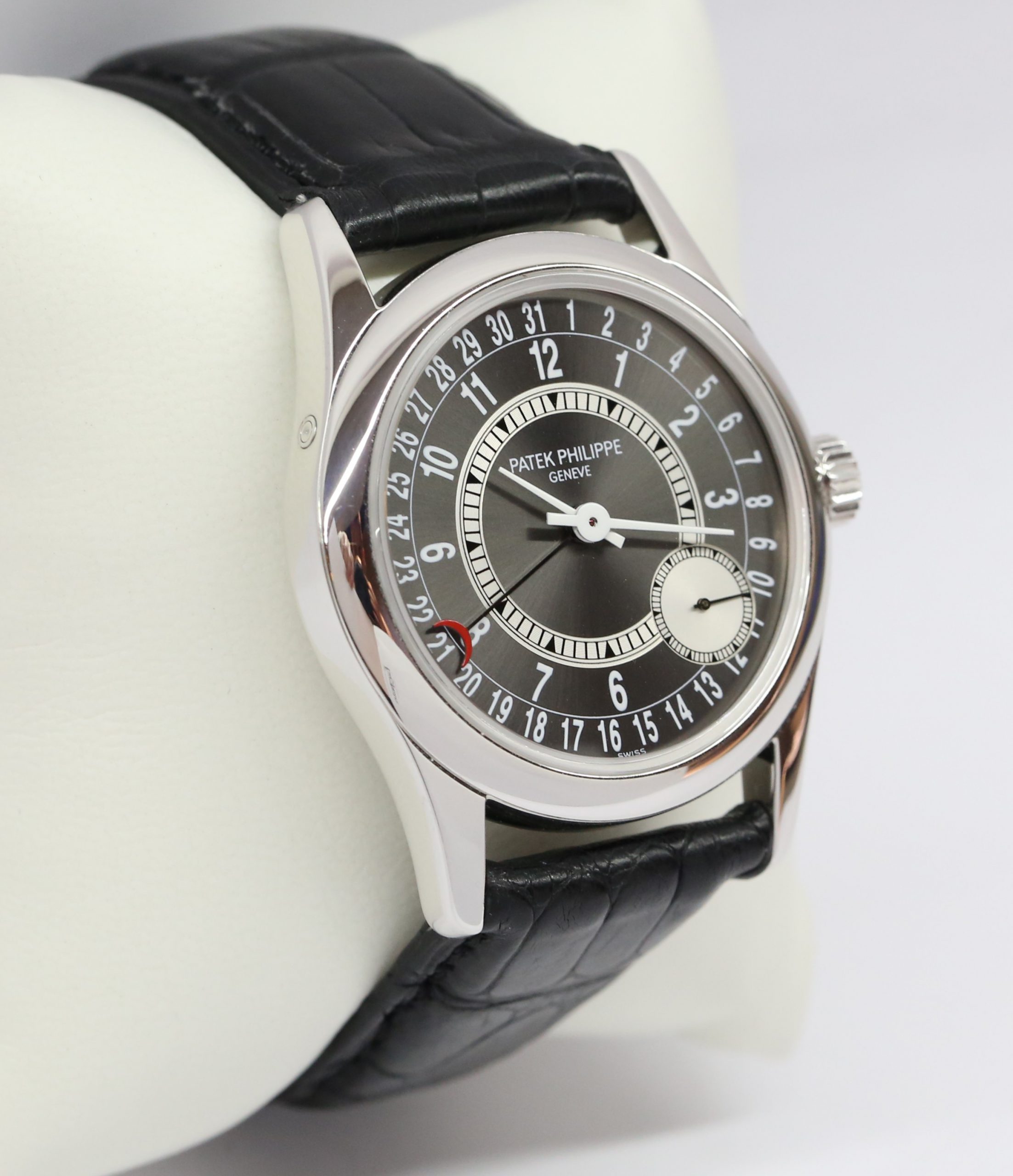 Patek Philippe Calatrava in 18ct White Gold, Pointer Date on Strap with Black Dial Ref. 6000G-010 Circa: 2007 Complete with Box and Papers Just returned from Patek Philippe Service - Image 4
