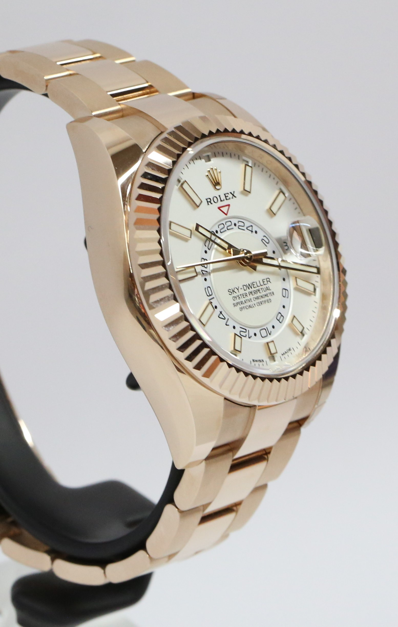 Rolex Oyster Perpetual Skydweller in 18ct Everose Gold with white Index Dial on Rolex Oyster Bracelet in 18ct Eversoe Gold Ref. 326935, Complete with Box and Papers - Image 4