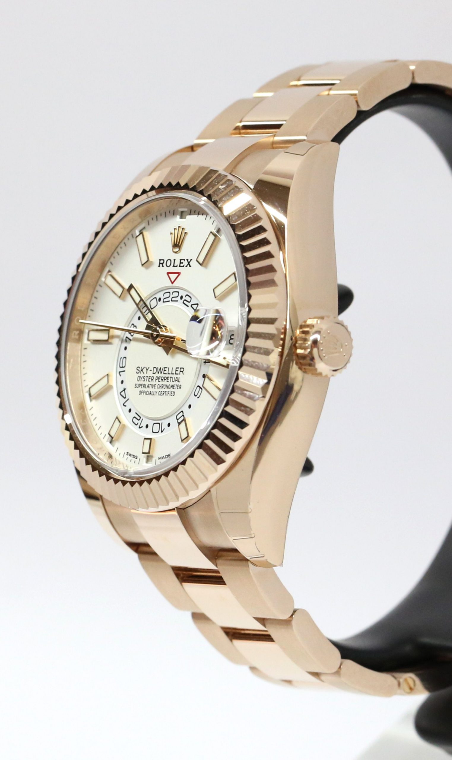 Rolex Oyster Perpetual Skydweller in 18ct Everose Gold with white Index Dial on Rolex Oyster Bracelet in 18ct Eversoe Gold Ref. 326935, Complete with Box and Papers - Image 2
